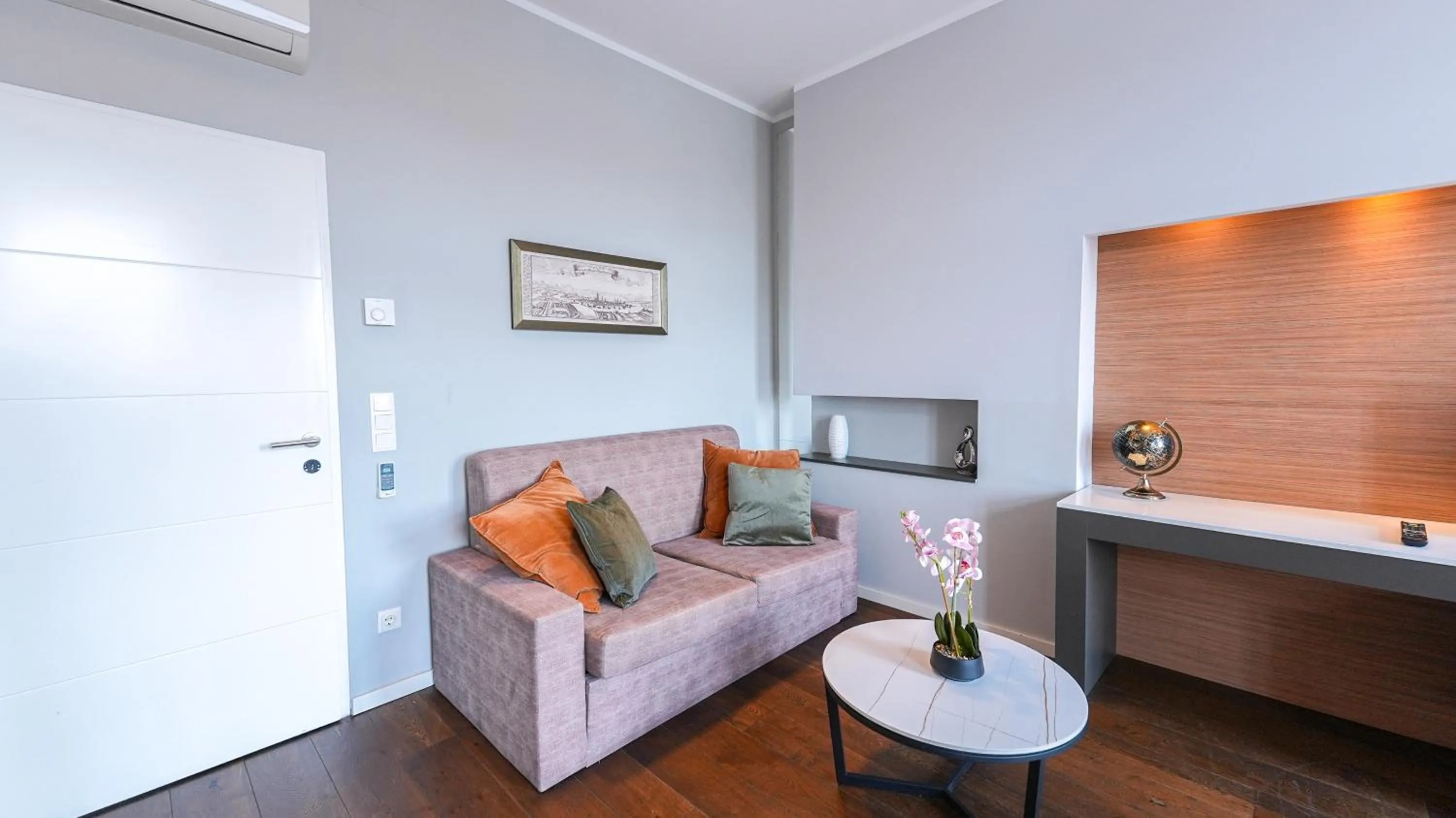 Living room in Christiano Apartments Hauptbahnhof | contactless check-in