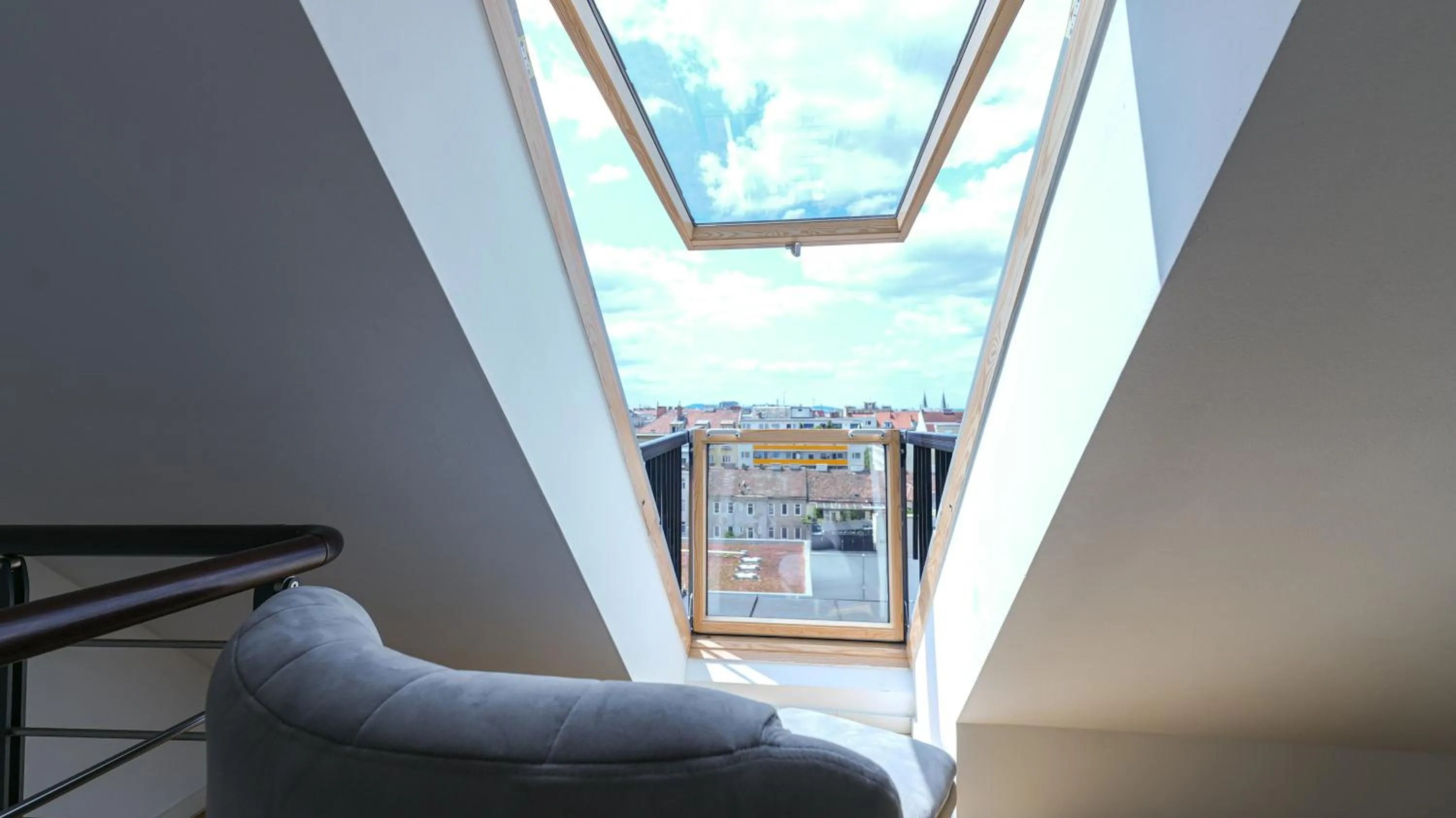 Photo of the whole room in Christiano Apartments Hauptbahnhof | contactless check-in
