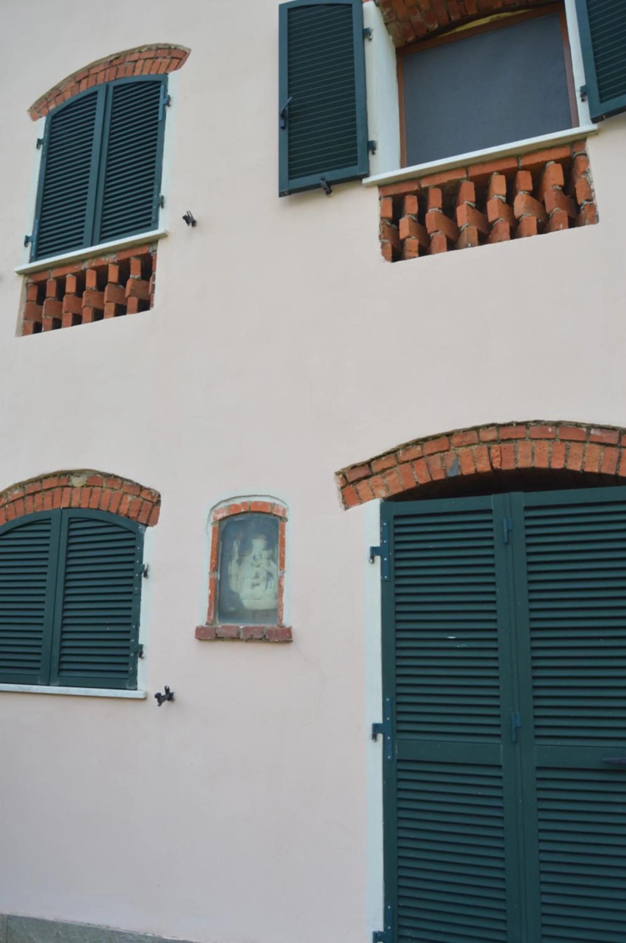 Decorative detail in Casa Sarticola
