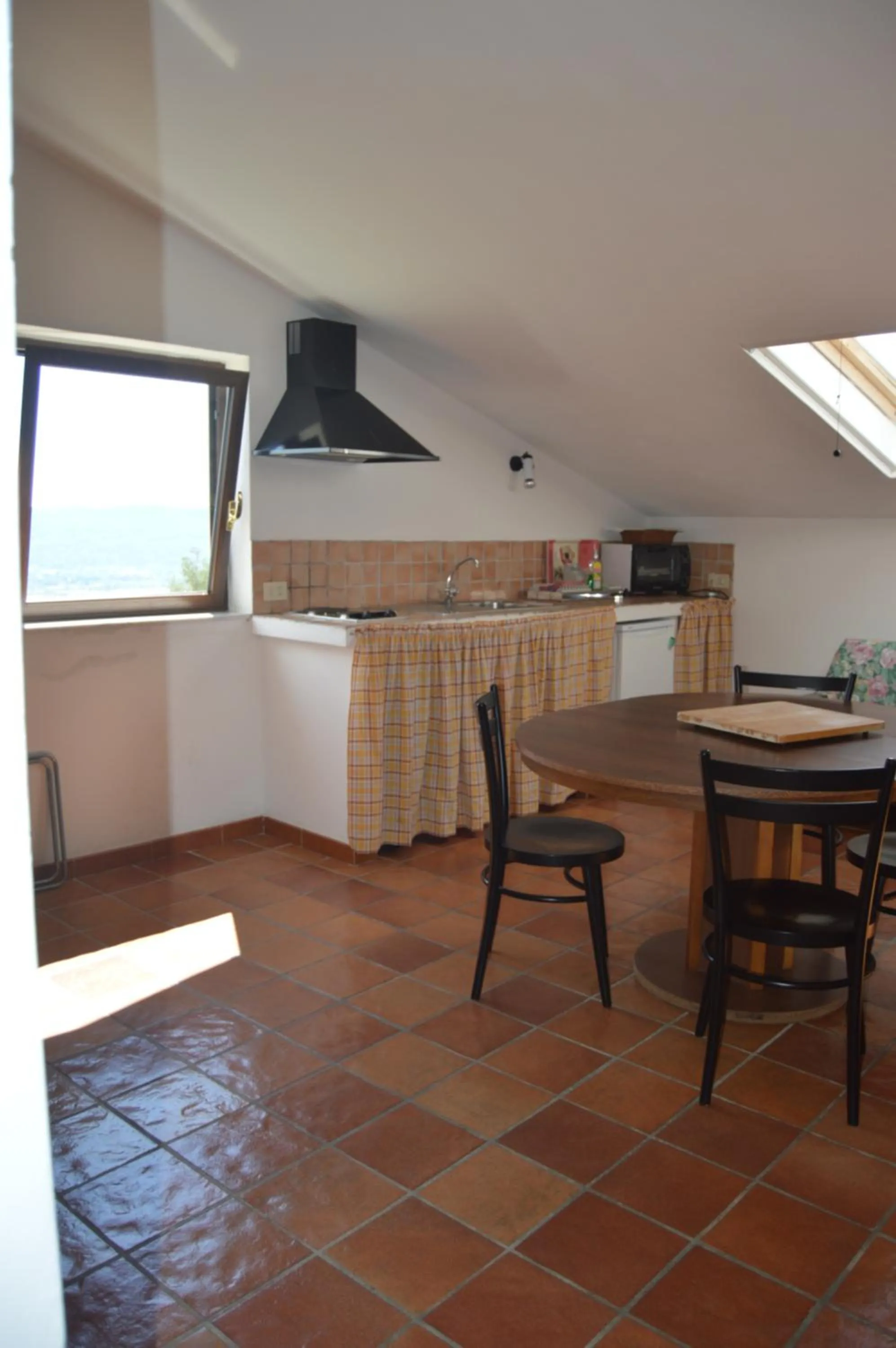 Kitchen or kitchenette in Casa Sarticola