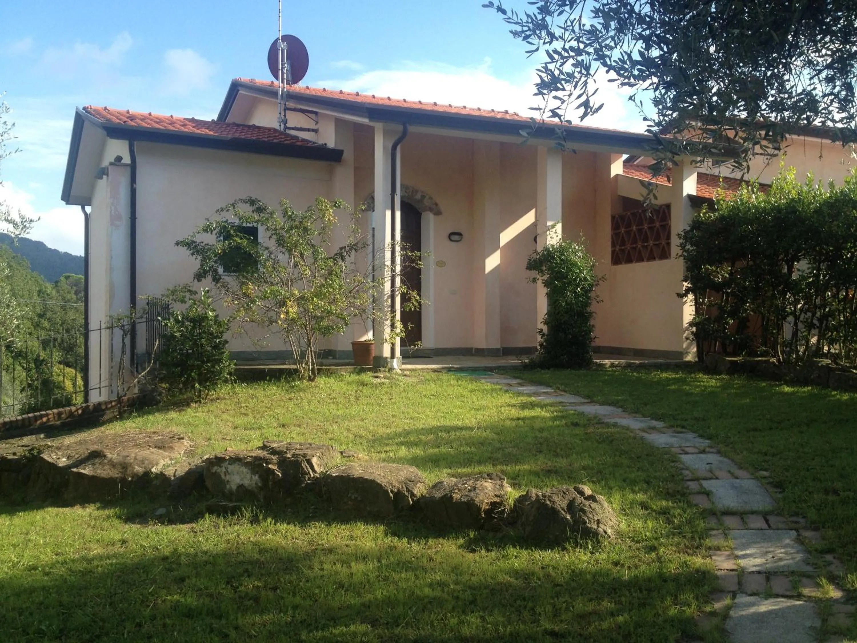 Facade/entrance in Casa Sarticola