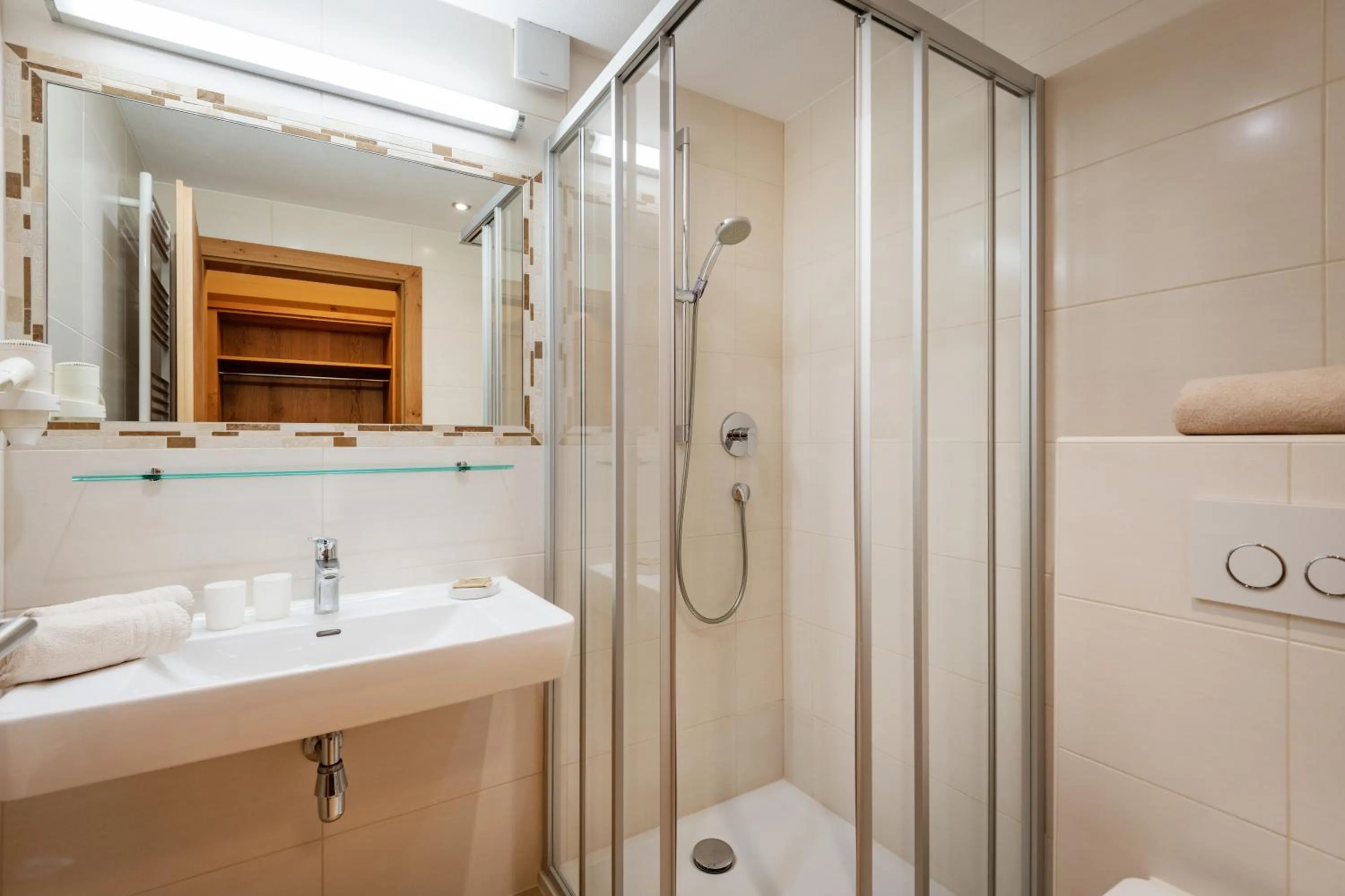 Shower in Hotel Garni Birkenhof