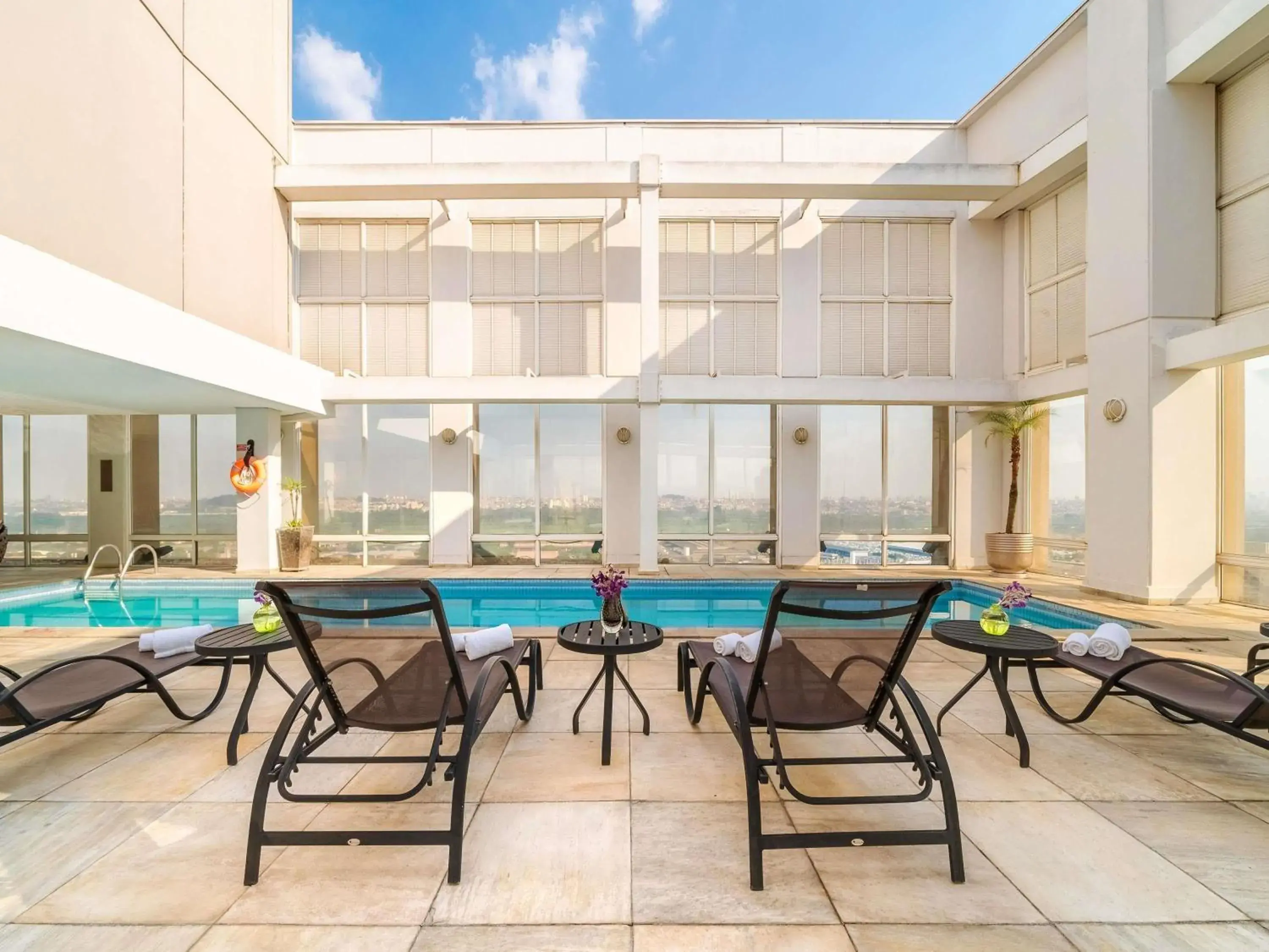 Property building in Mercure Guarulhos Aeroporto Property building in Mercure Guarulhos Aeroporto