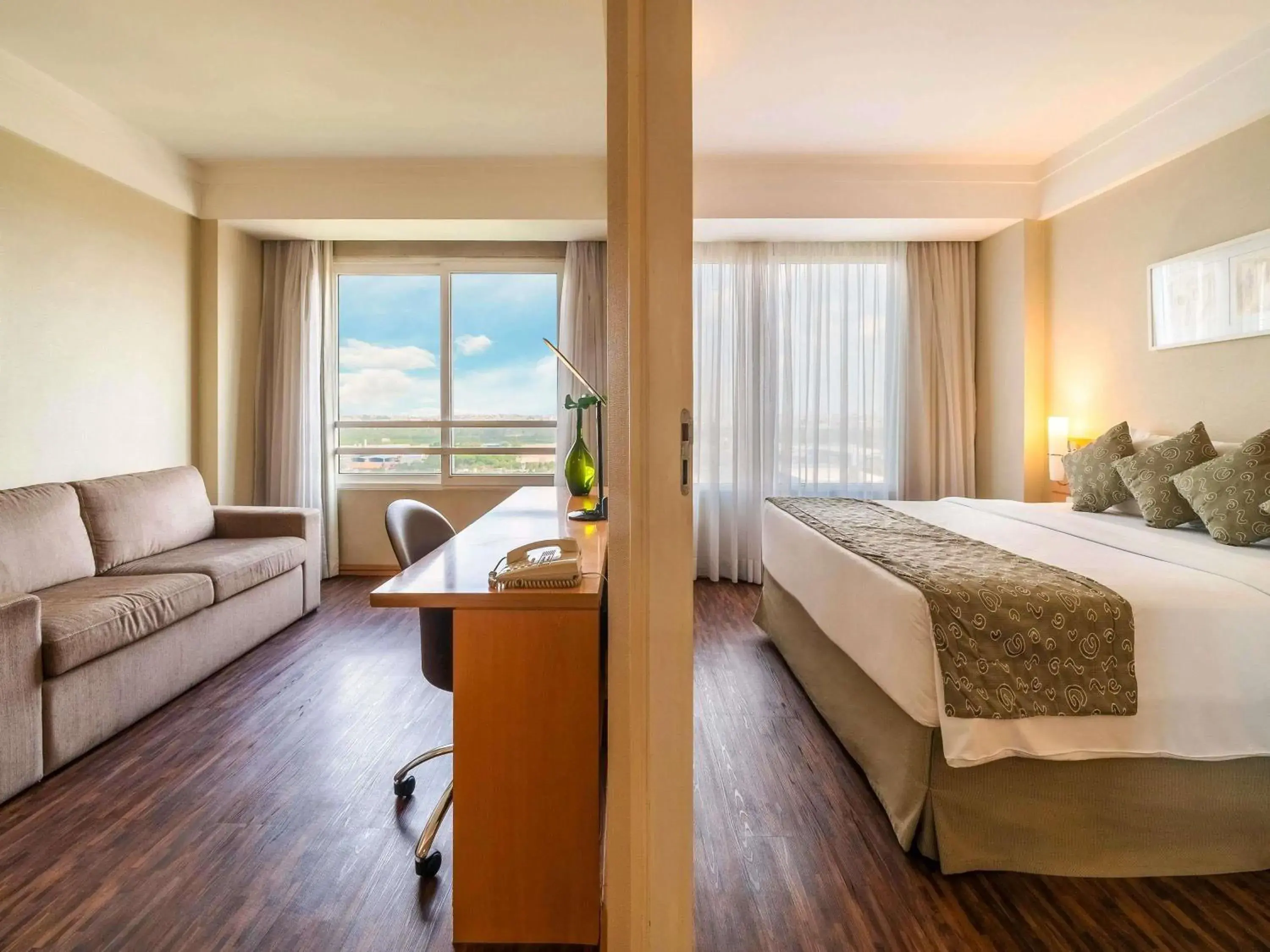 Bedroom, Bed in Mercure Guarulhos Aeroporto Bedroom, Bed in Mercure Guarulhos Aeroporto