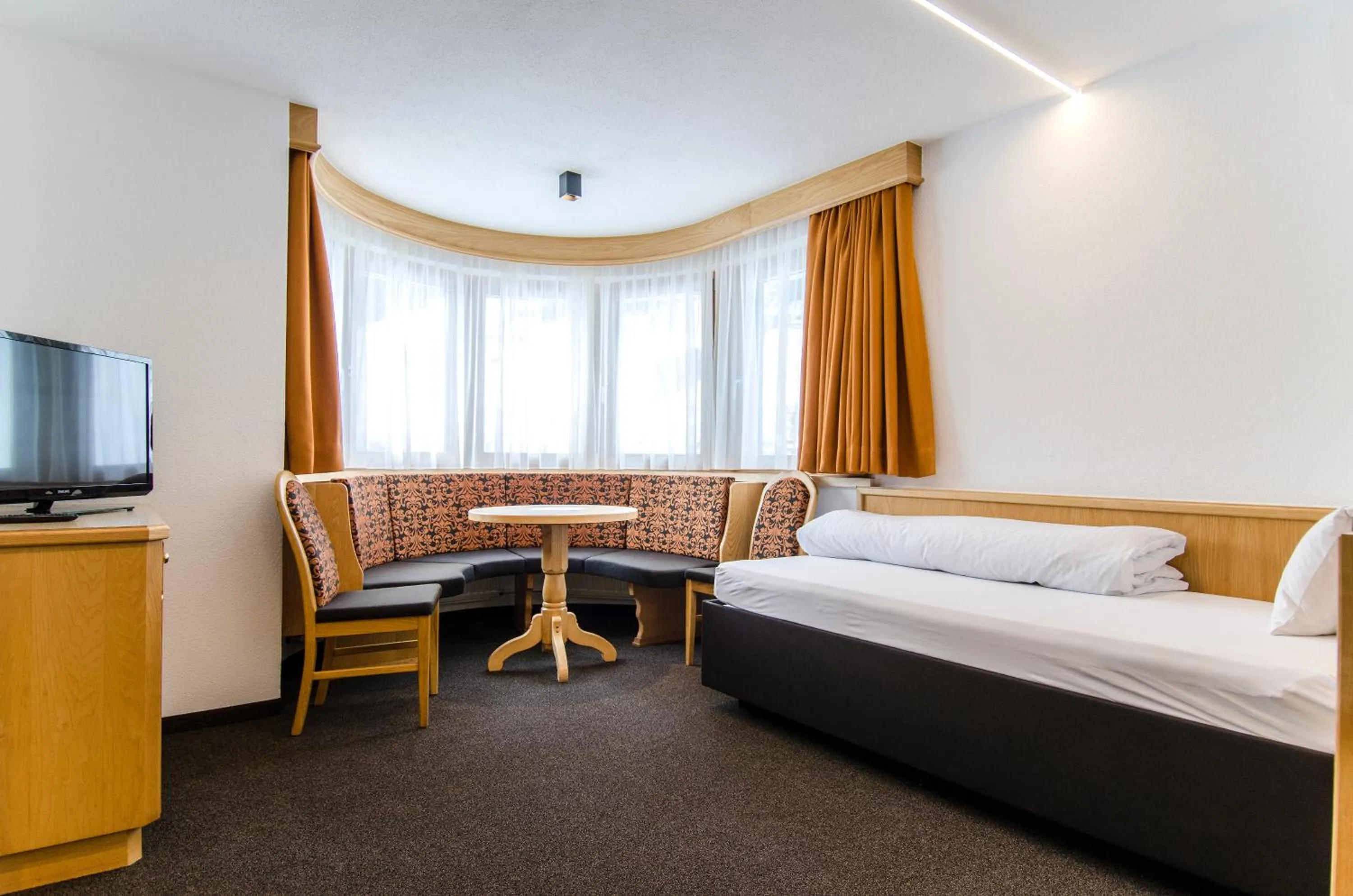 Living room, Bed in Hotel Garni Persutt