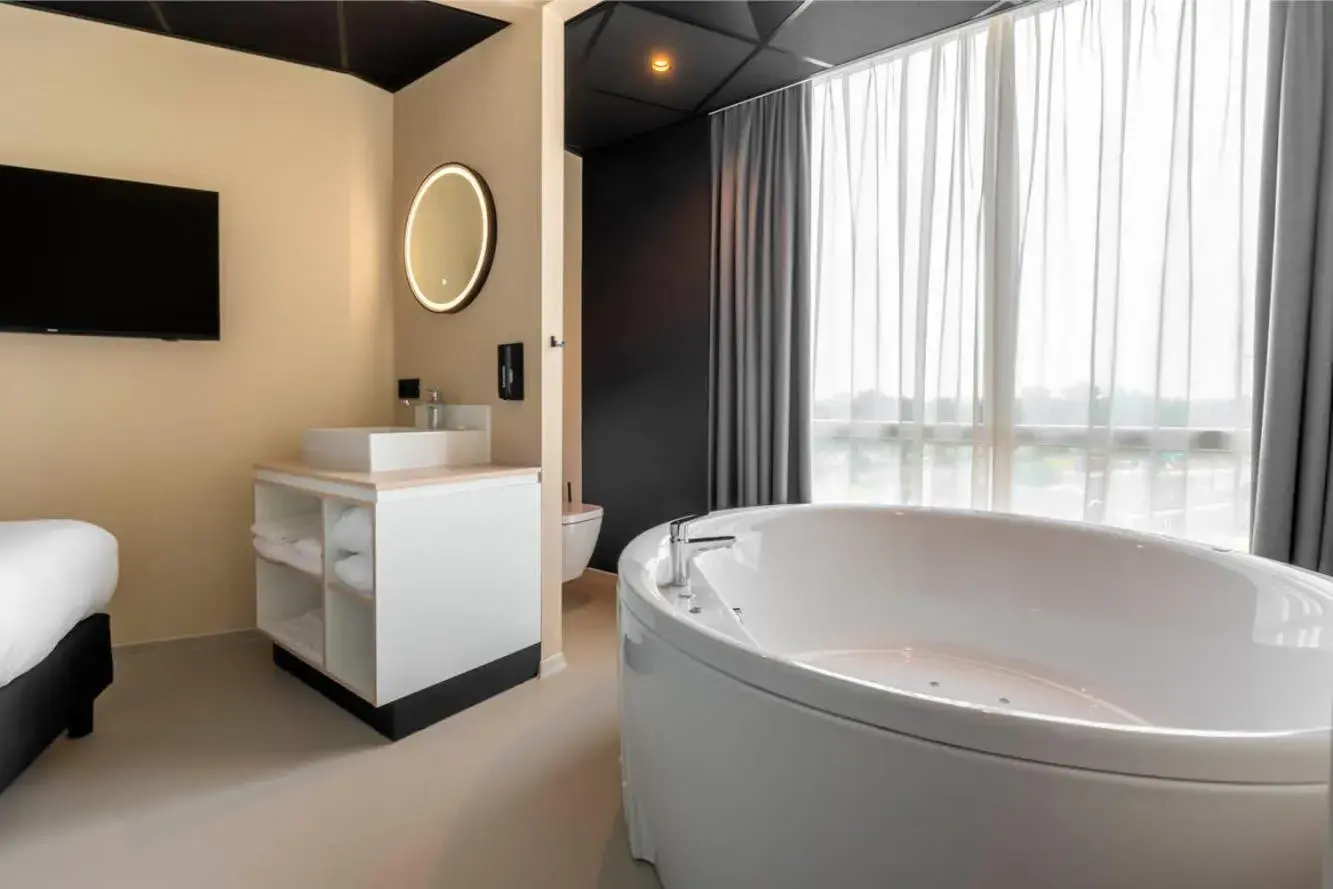 Bed in Waterstate Wellness hotel Goes Bed in Waterstate Wellness hotel Goes