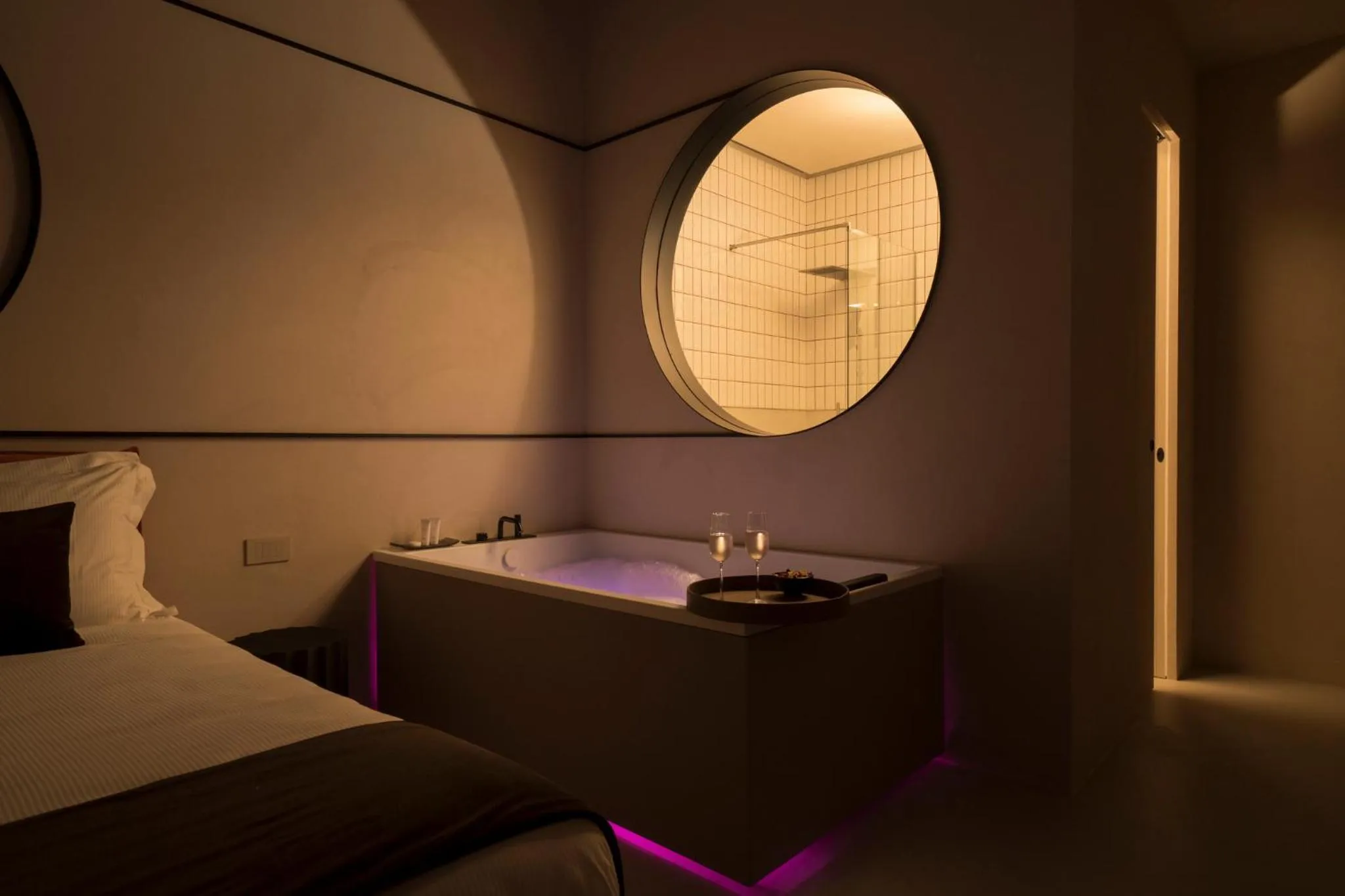 Bath, Bed in Demetra Luxury Suites