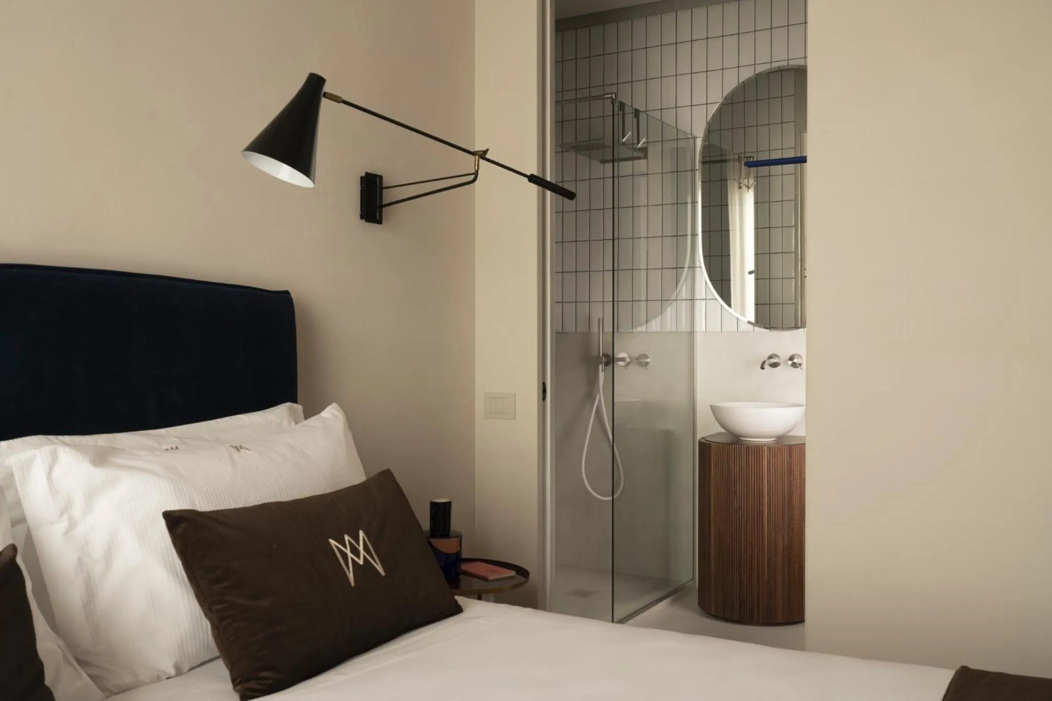 Shower, Bed in Demetra Luxury Suites