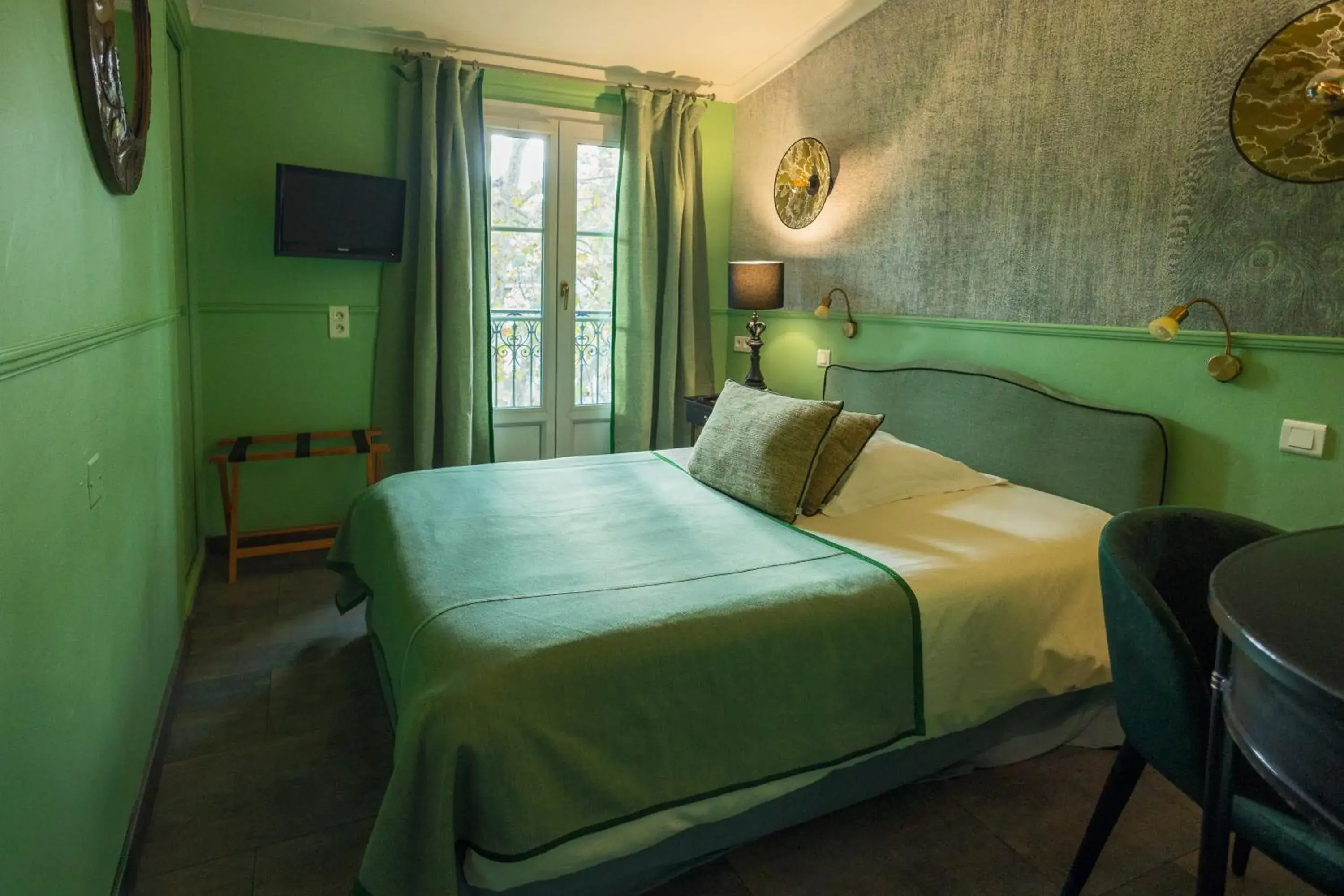 Single Room with Balcony - single occupancy in Hotel du Palais Single Room with Balcony - single occupancy in Hotel du Palais