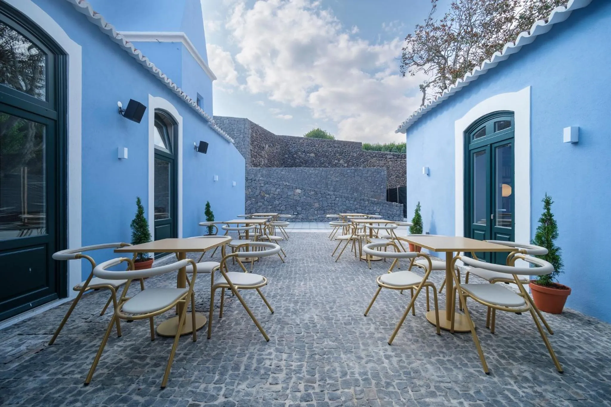 Property building in Azores Book Hotel