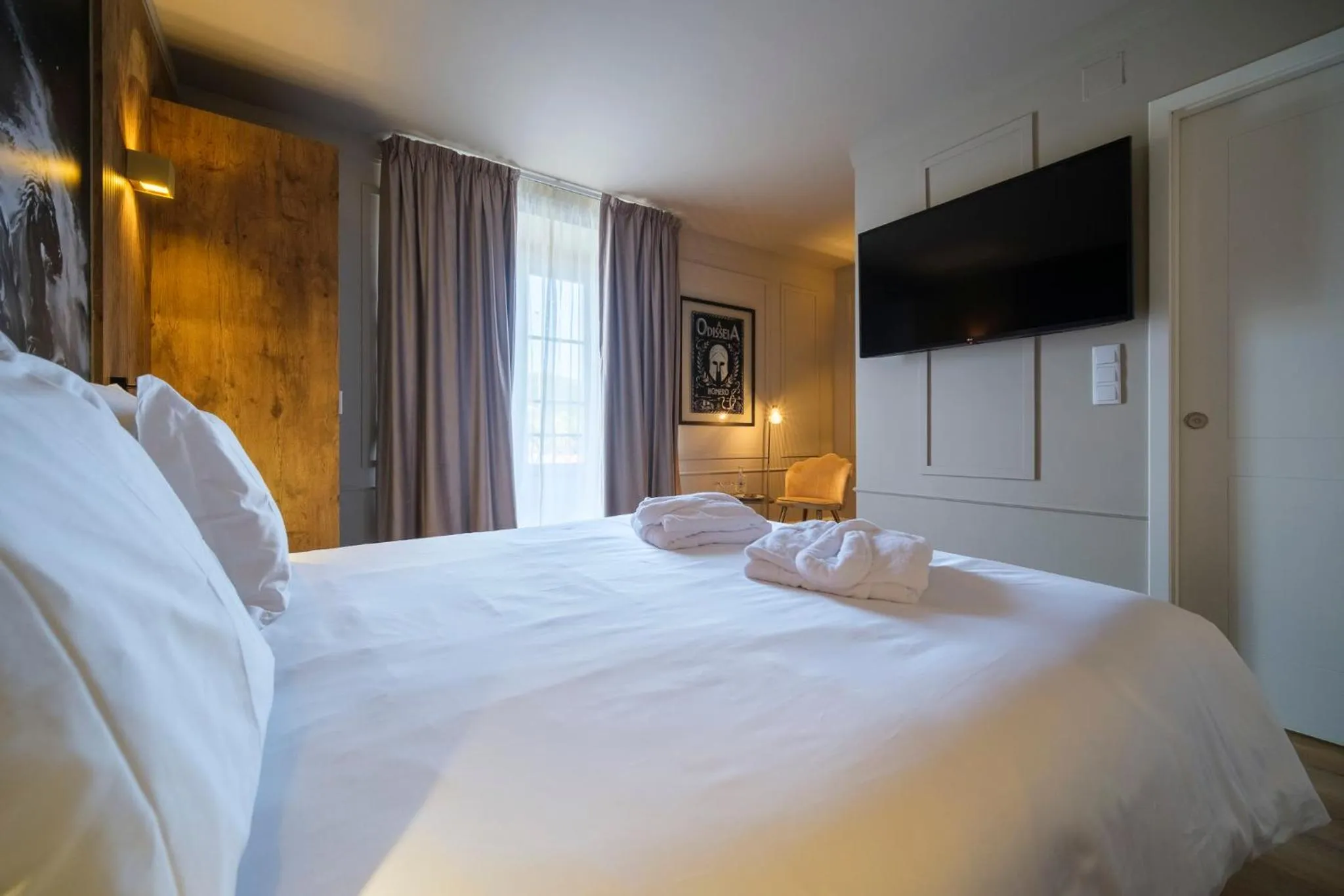 Property building, Bed in Azores Book Hotel