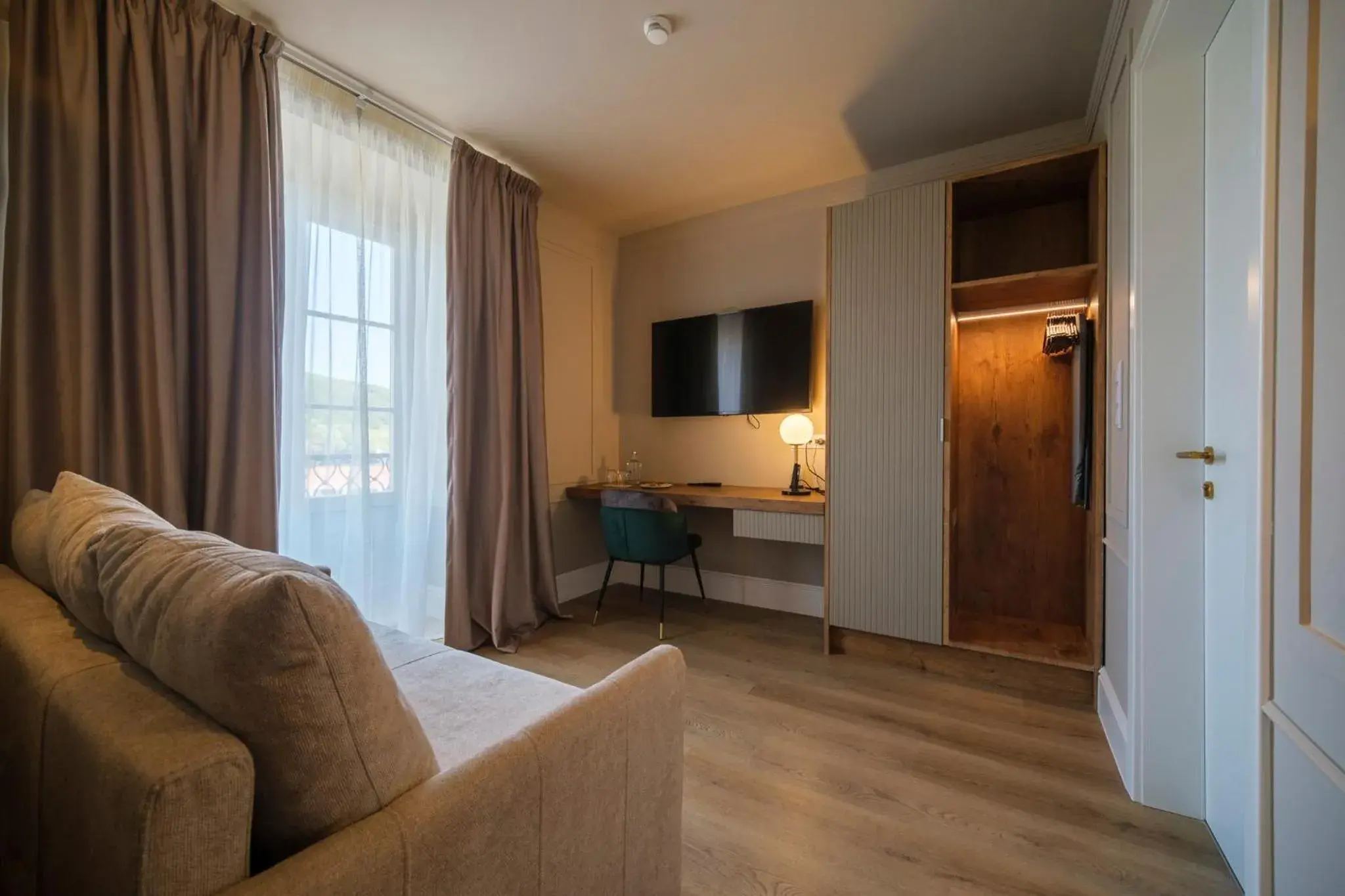 TV and multimedia, Bed in Azores Book Hotel TV and multimedia, Bed in Azores Book Hotel