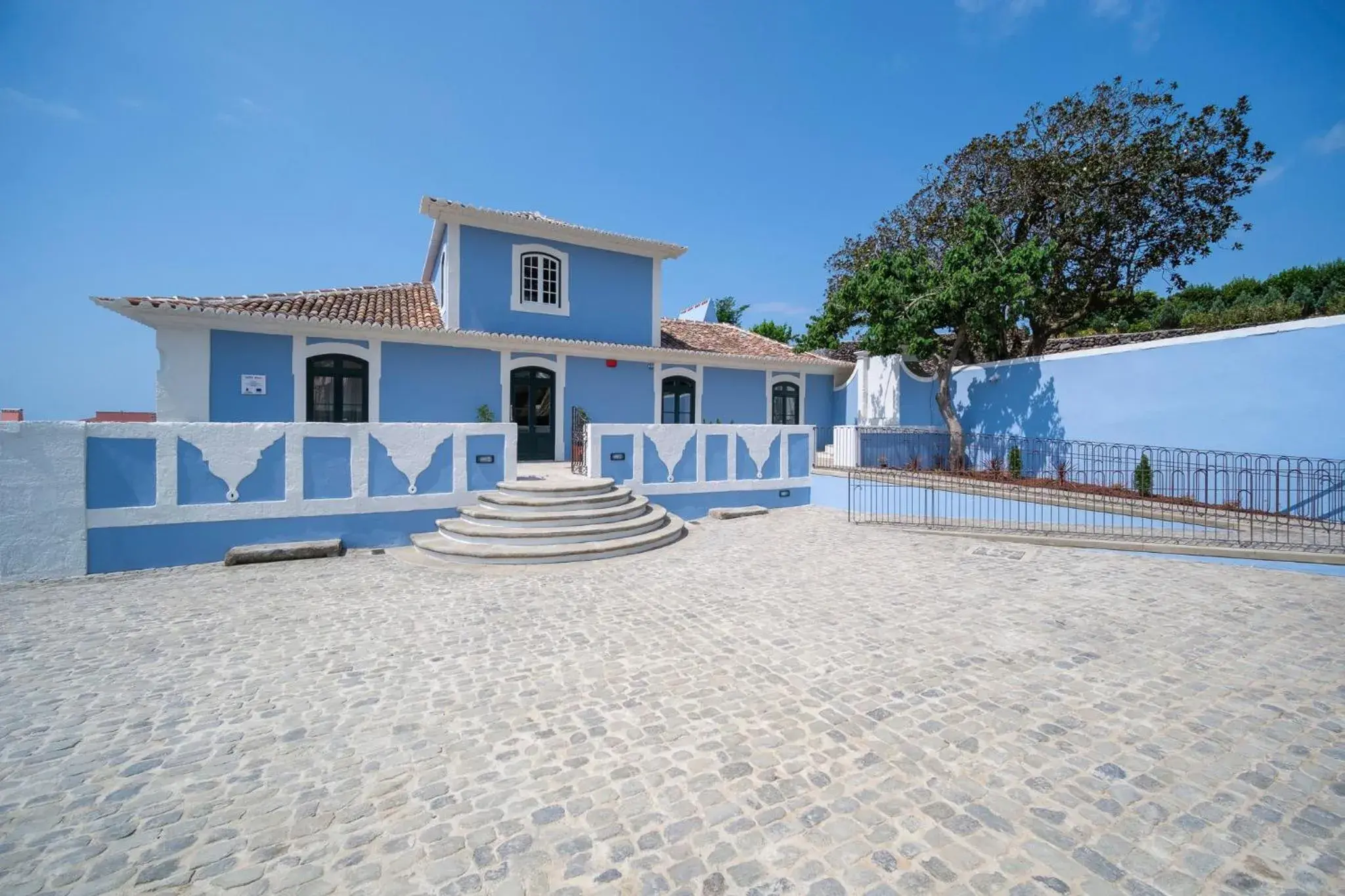 Property building in Azores Book Hotel Property building in Azores Book Hotel