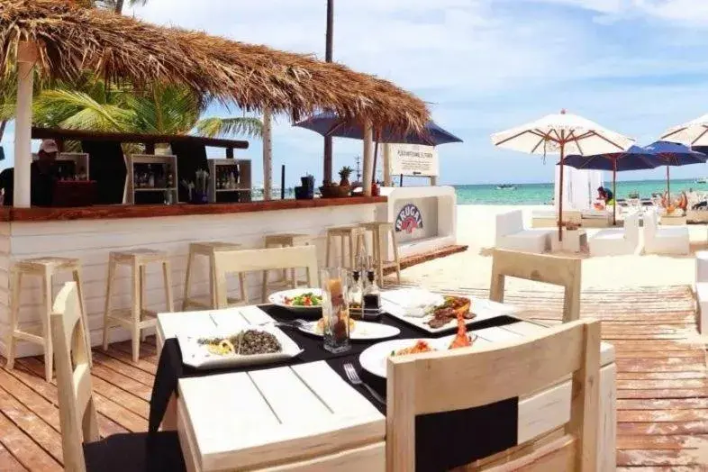 Restaurant/Places to Eat in Ducassi Rooftop Pool Suites Beach Club and SPA Restaurant/Places to Eat in Ducassi Rooftop Pool Suites Beach Club and SPA