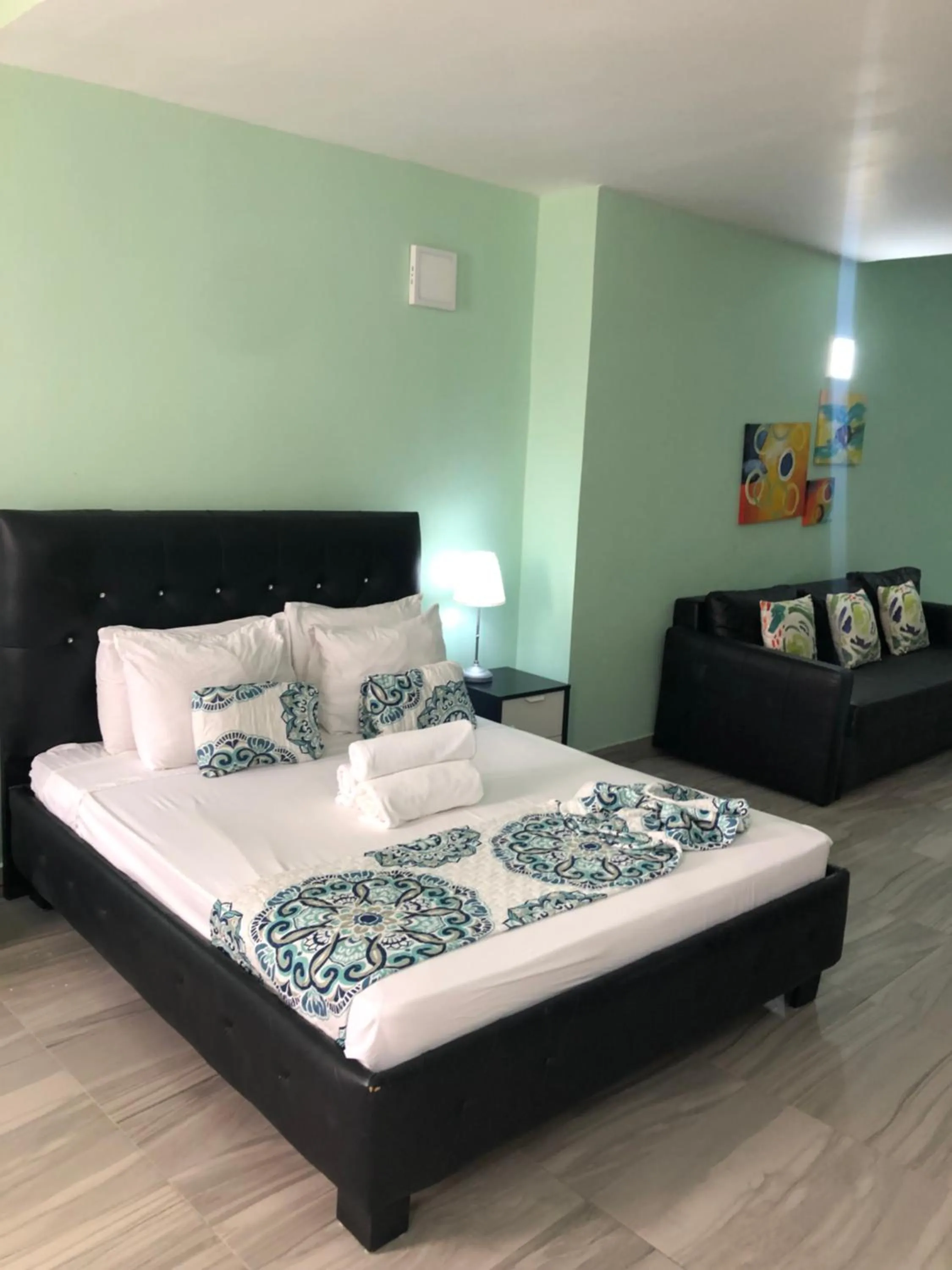 Bed in Ducassi Rooftop Pool Suites Beach Club and SPA