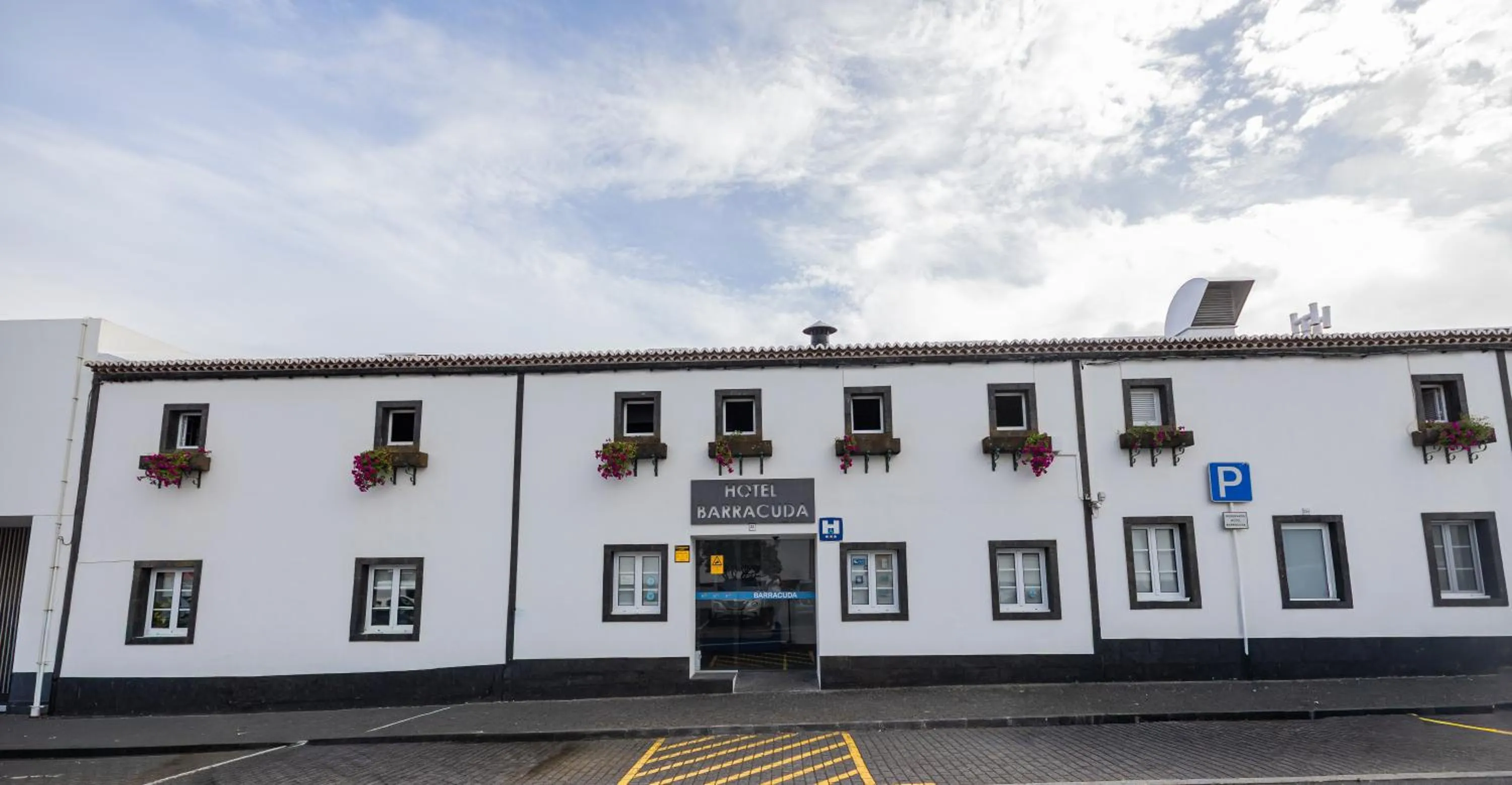 Property building in Aparthotel Barracuda