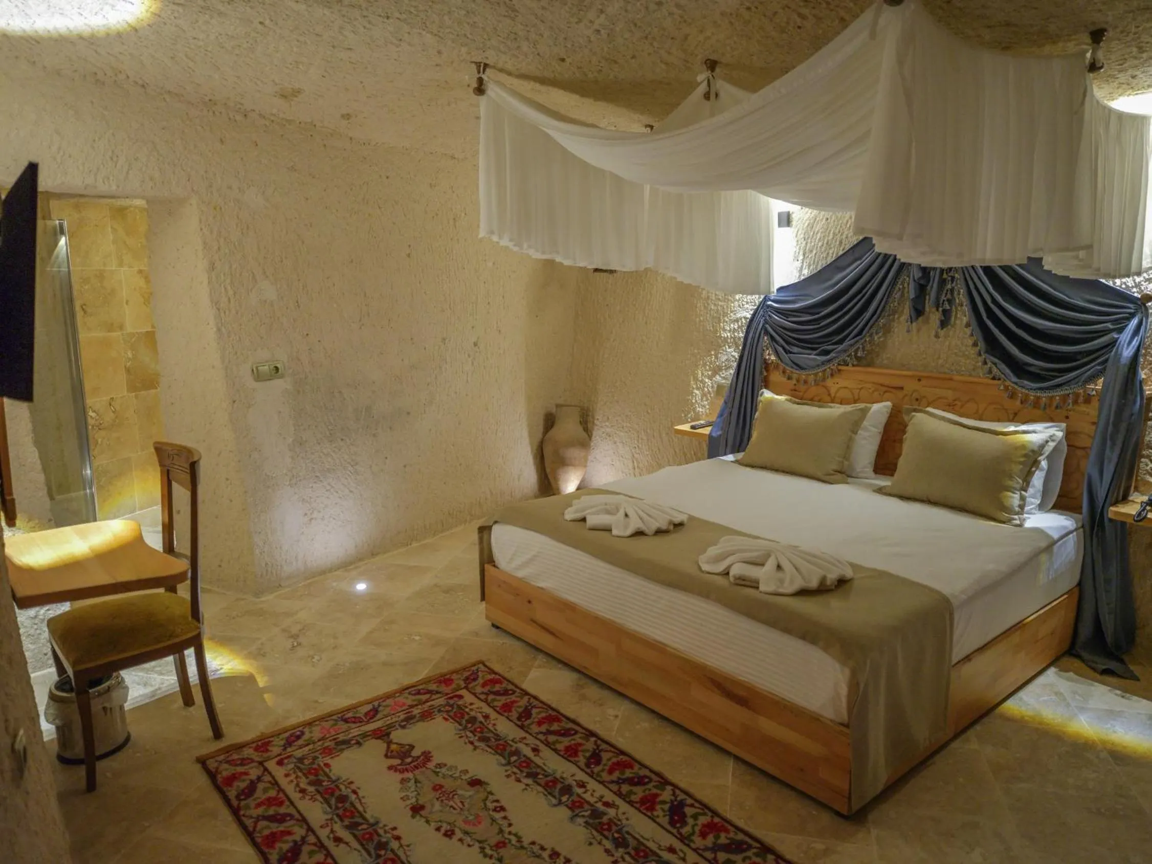 Standard Double Room in Memories Cave House