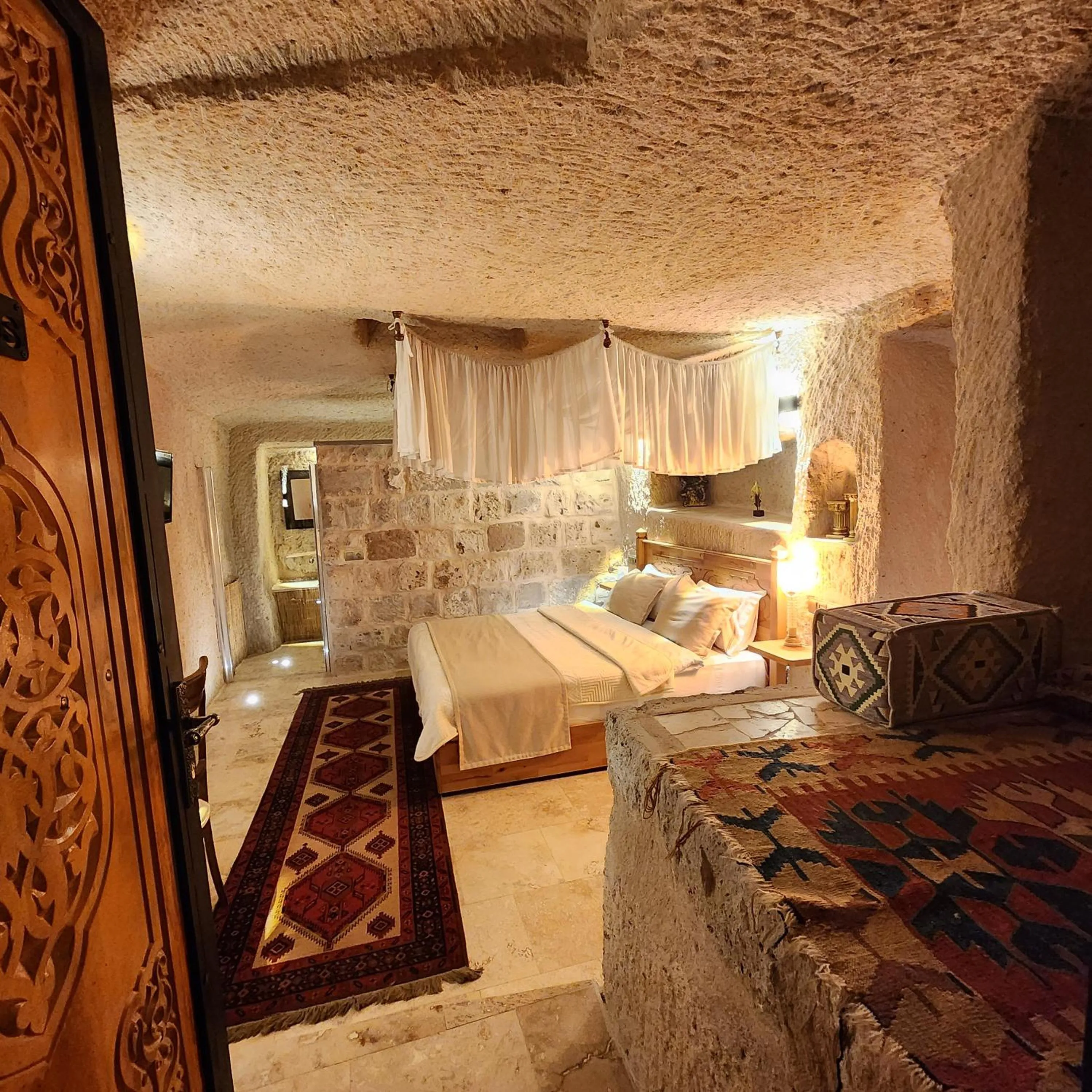 Photo of the whole room, Bed in Memories Cave House Adults Only Plus 12