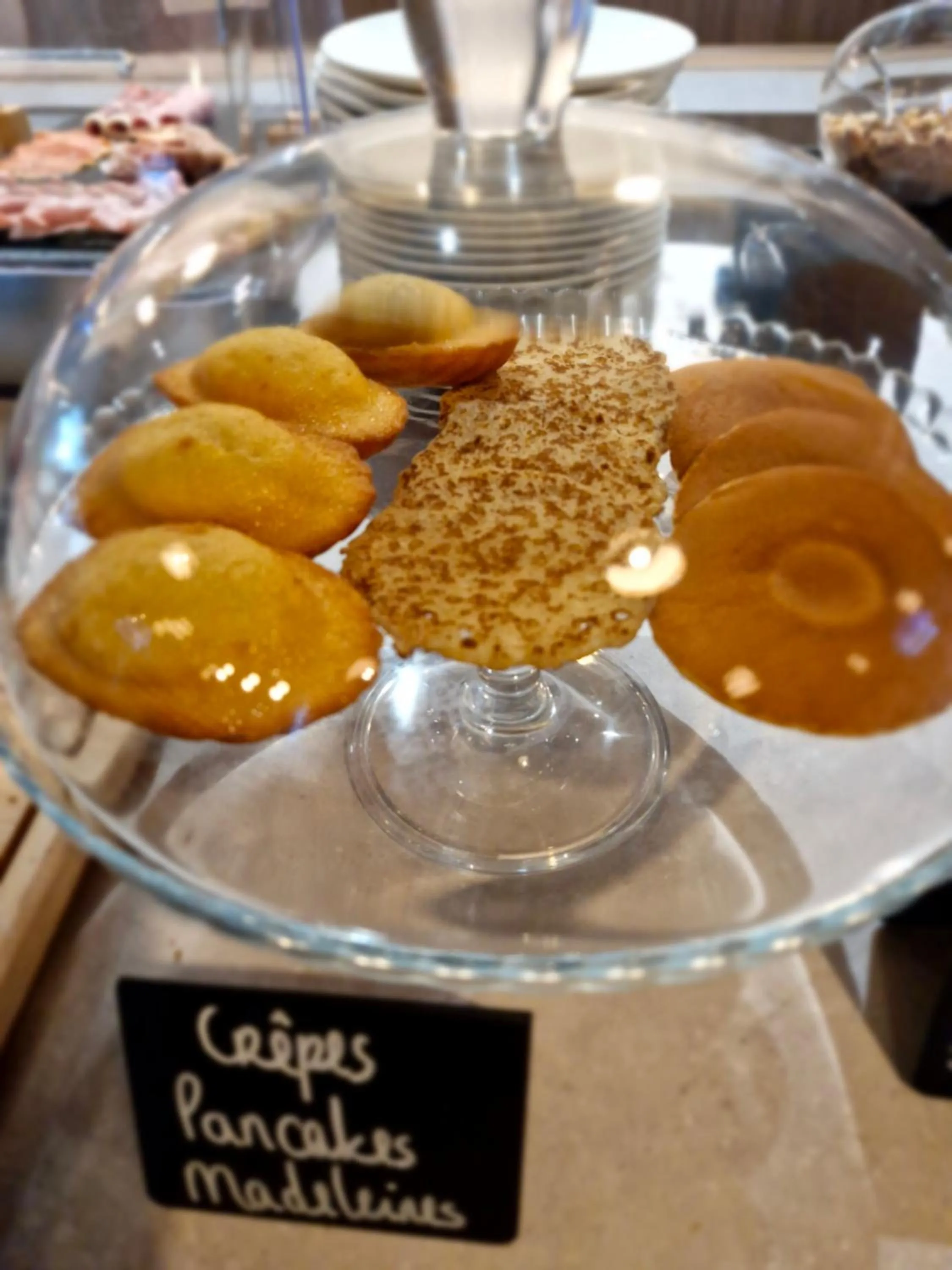 Breakfast in Hôtel AKENA Serris - Val d'Europe