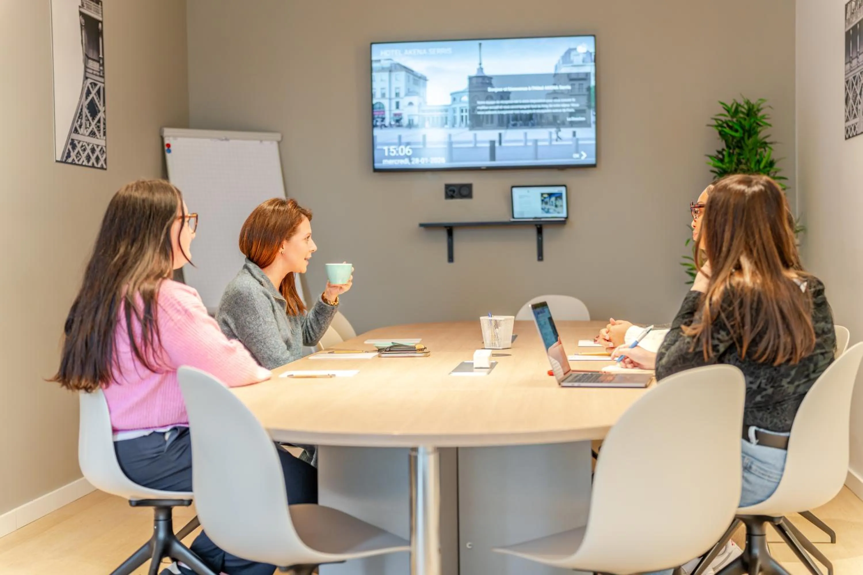 TV and multimedia in Hôtel AKENA Serris - Val d'Europe