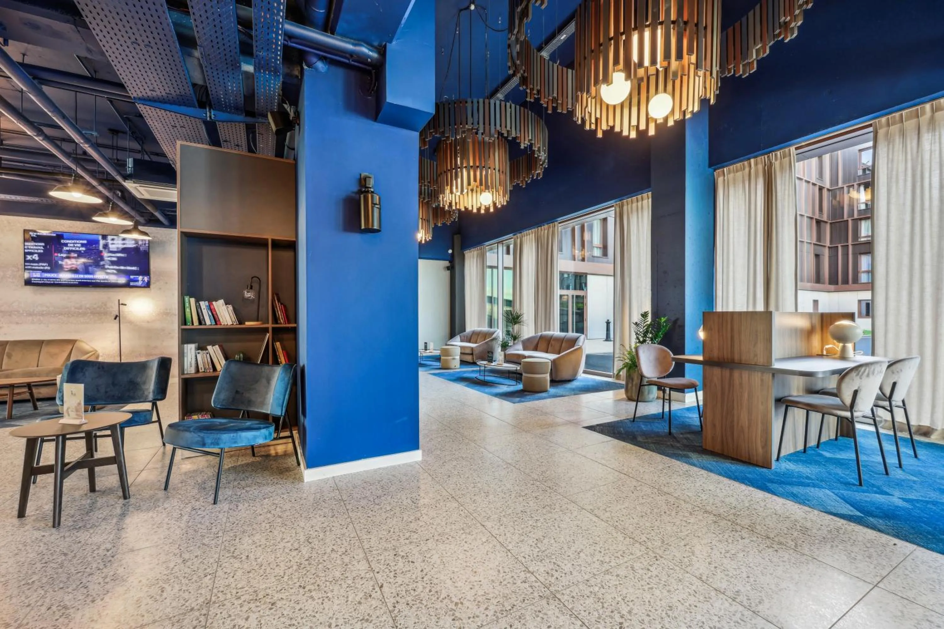 Lobby or reception in Hôtel AKENA Serris - Val d'Europe