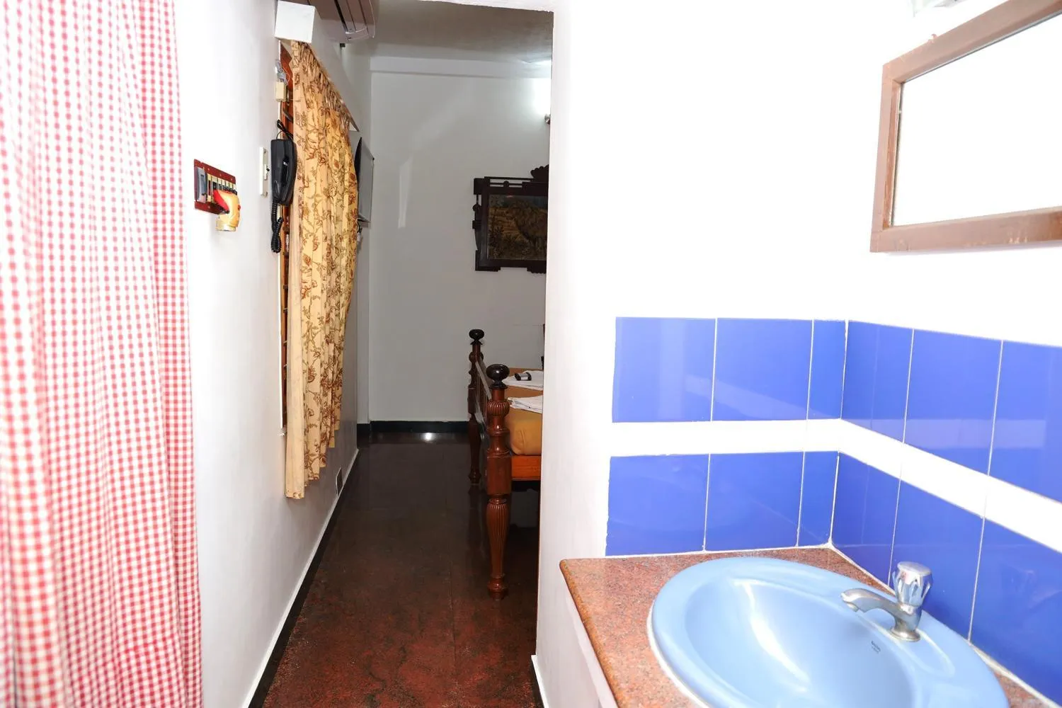 Photo of the whole room in LA VILLA CREOLE