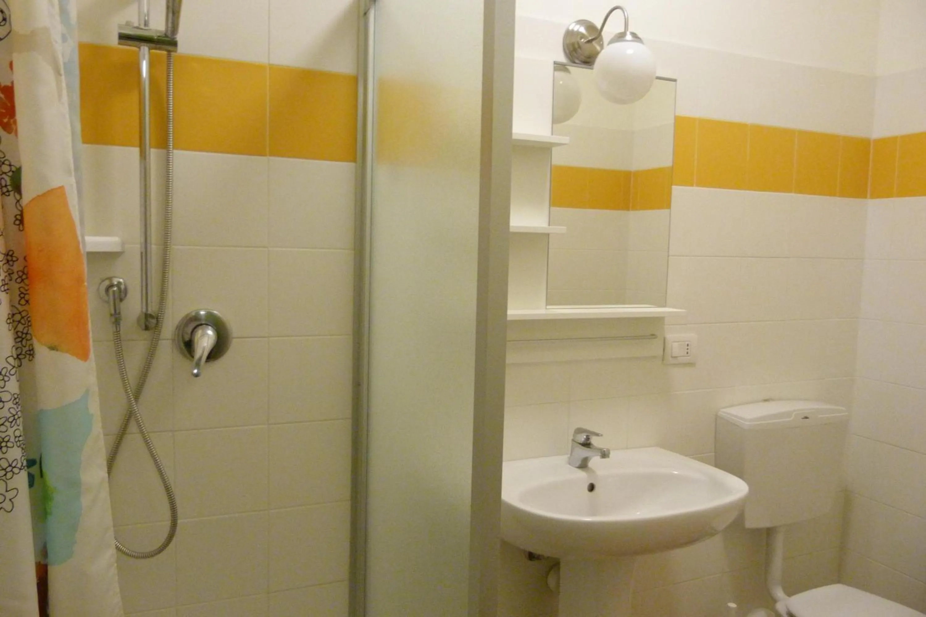 Shower in Ostello Torino