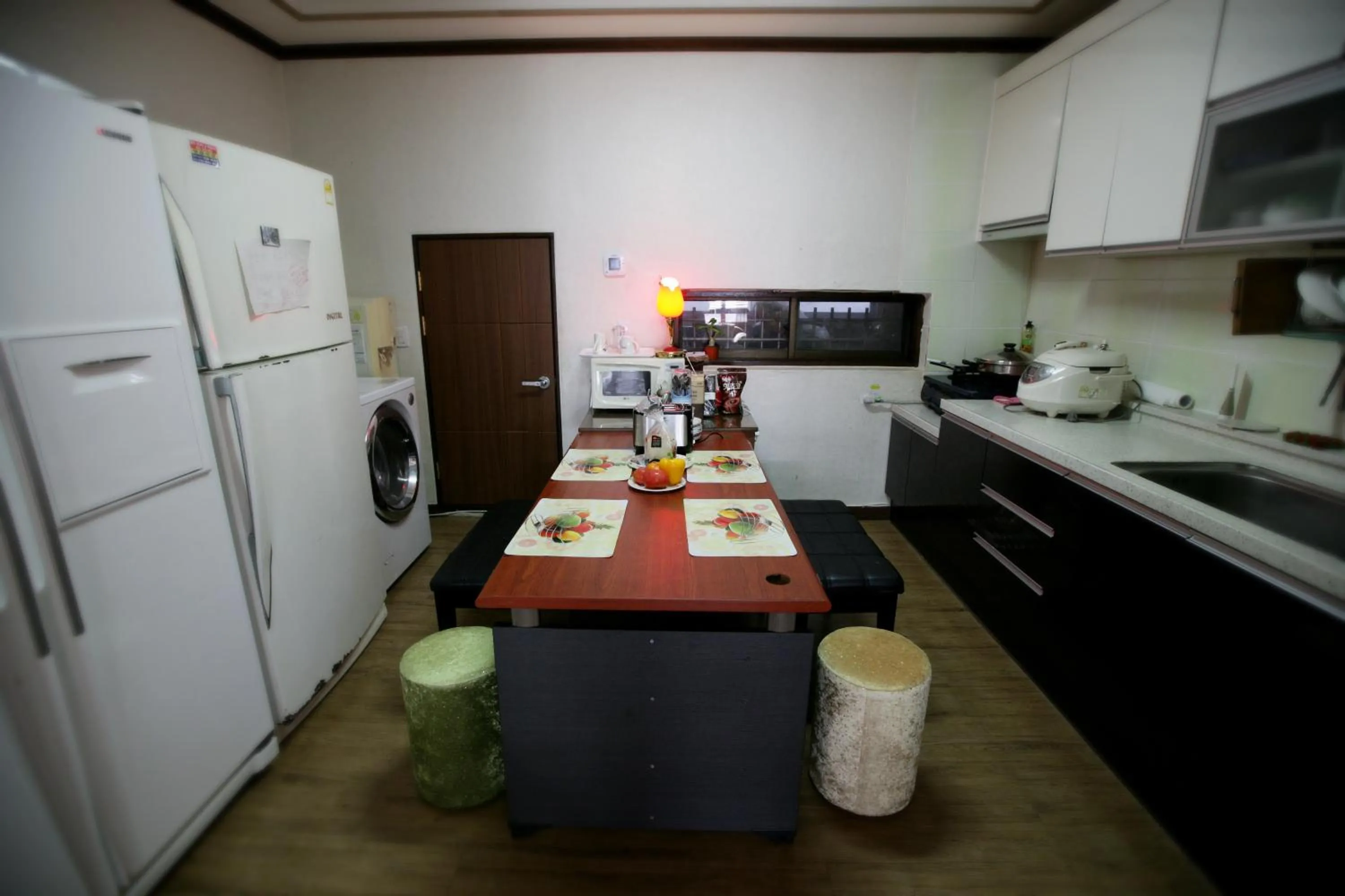 Communal lounge/ TV room in Green Guesthouse