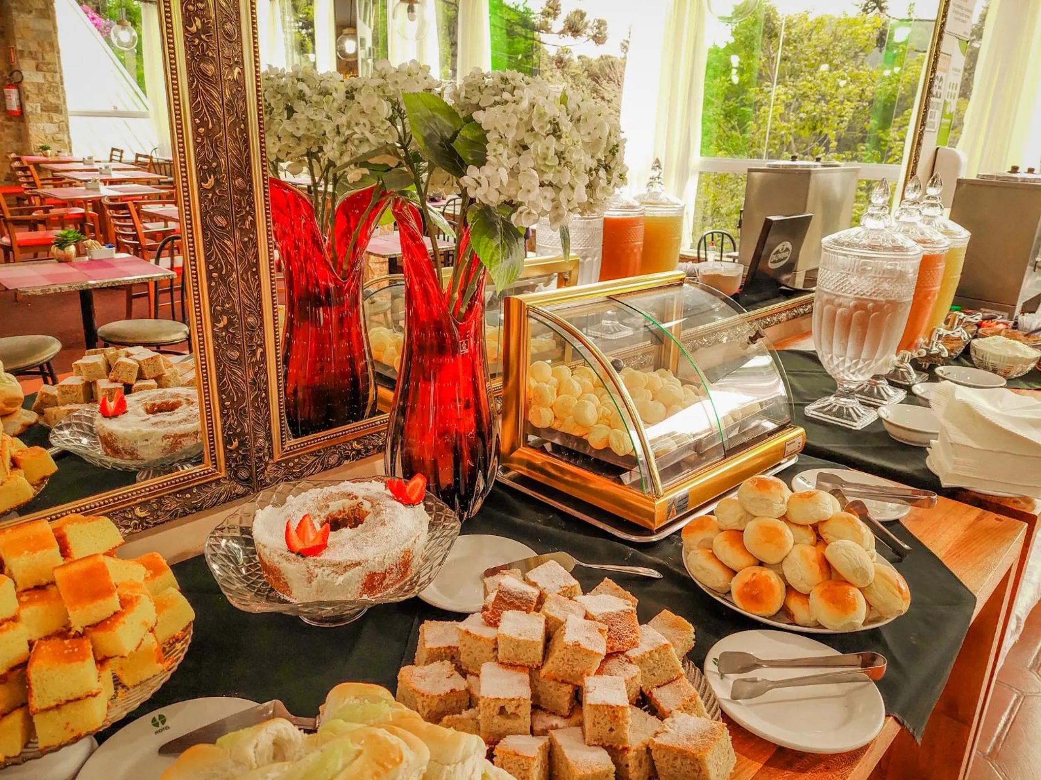 Breakfast in Hotel Fazenda Golden Park Campos do Jordão