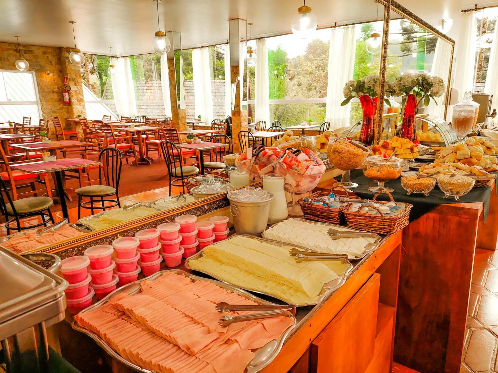Breakfast in Hotel Fazenda Golden Park Campos do Jordão