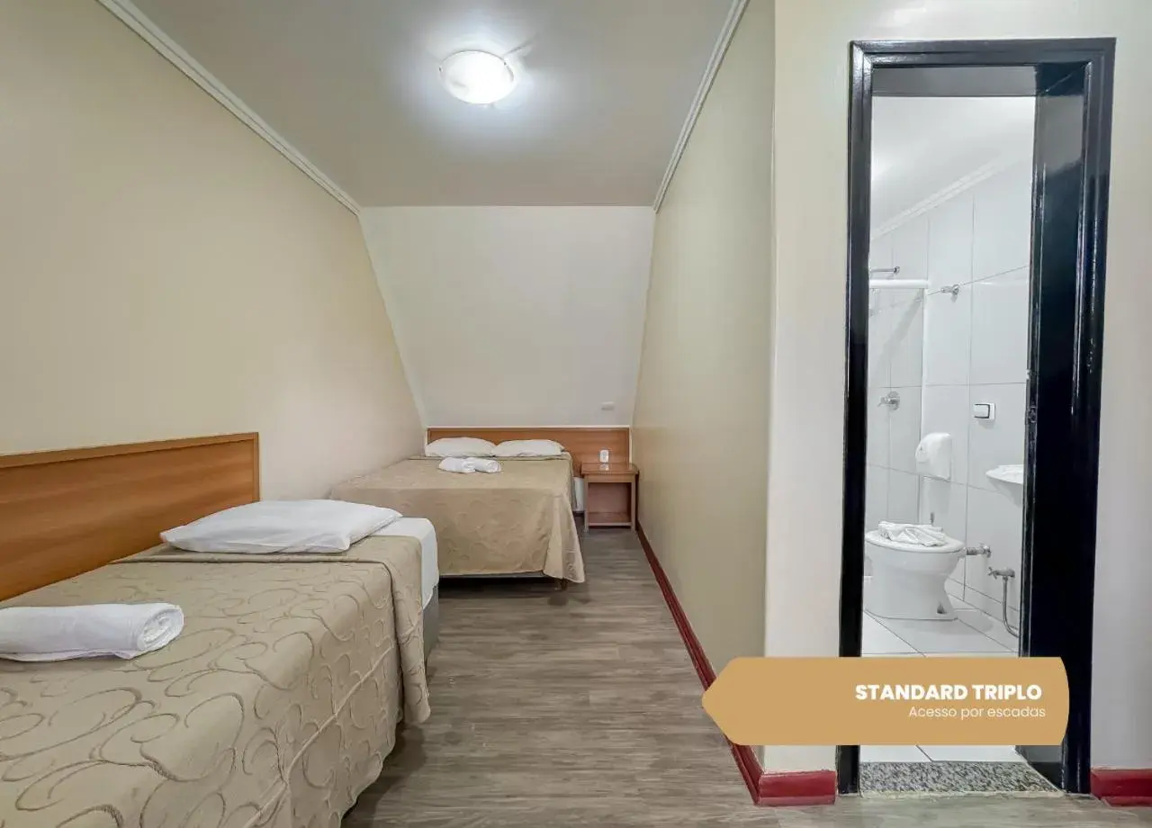 Standard Triple Room with 1 Double Bed and 1 Single Bed in Hotel Fazenda Golden Park Campos do Jordão Standard Triple Room with 1 Double Bed and 1 Single Bed in Hotel Fazenda Golden Park Campos do Jordão