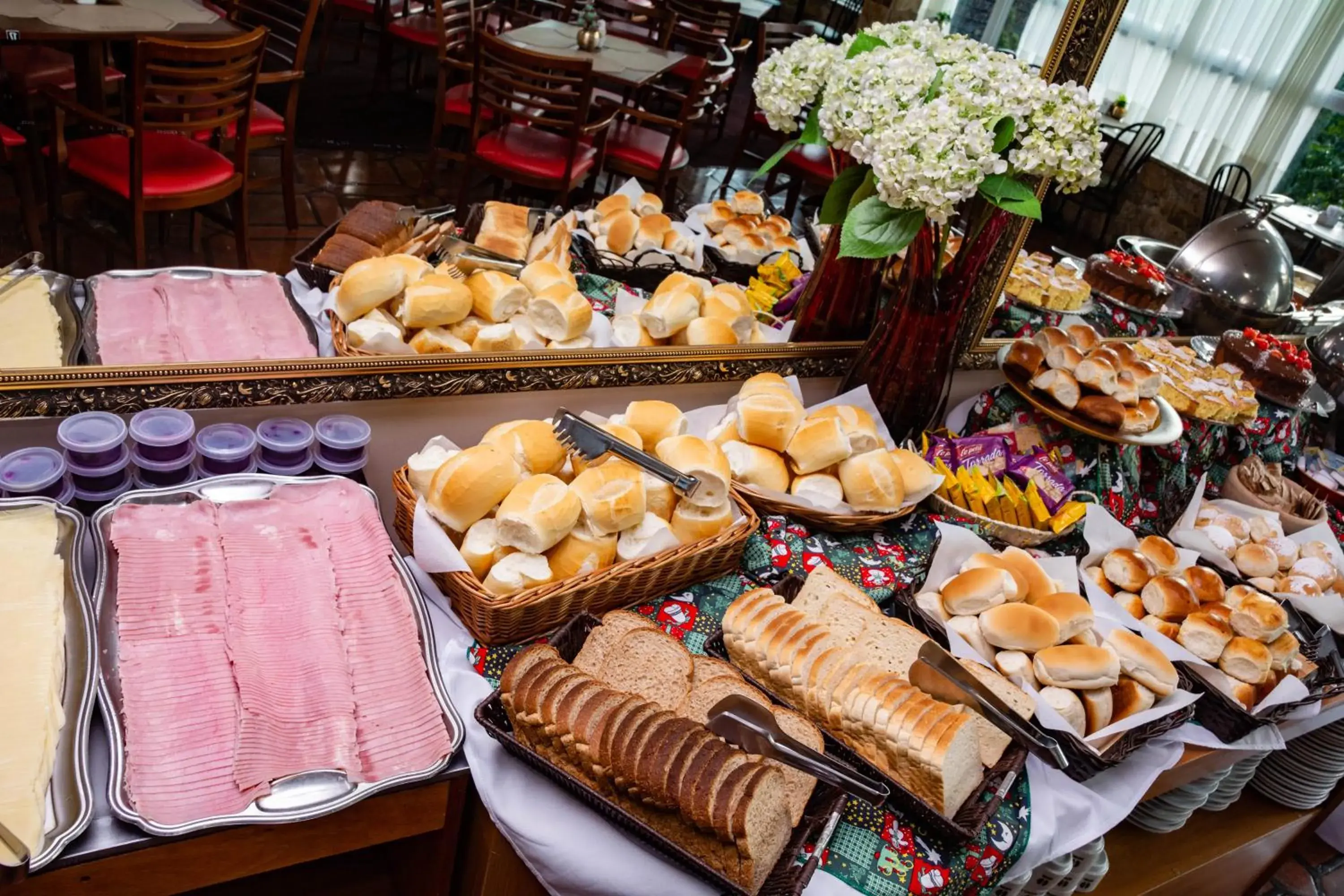 Breakfast in Hotel Fazenda Golden Park Campos do Jordão Breakfast in Hotel Fazenda Golden Park Campos do Jordão