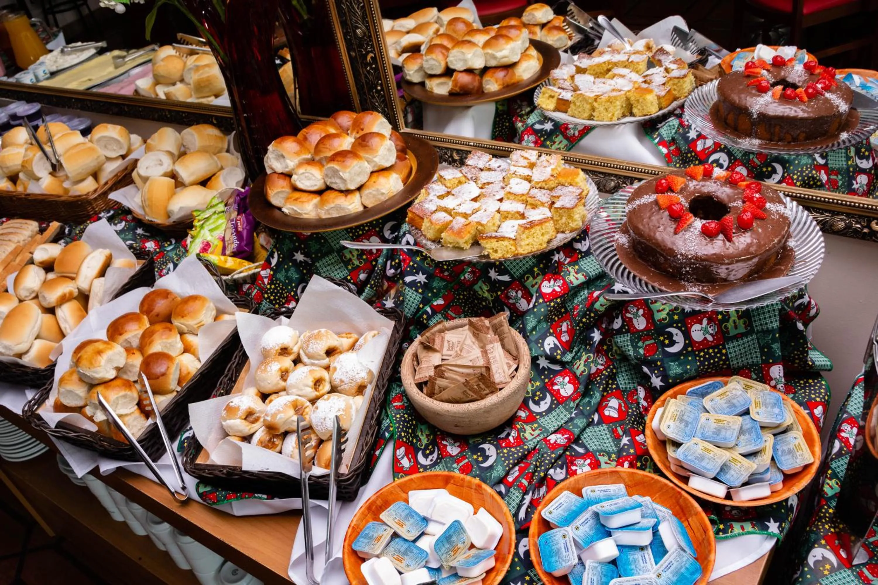 Breakfast in Hotel Fazenda Golden Park Campos do Jordão
