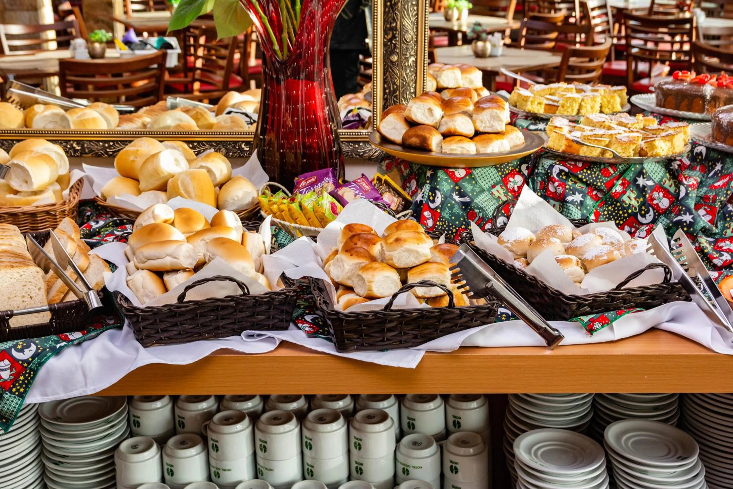 Breakfast in Hotel Fazenda Golden Park Campos do Jordão