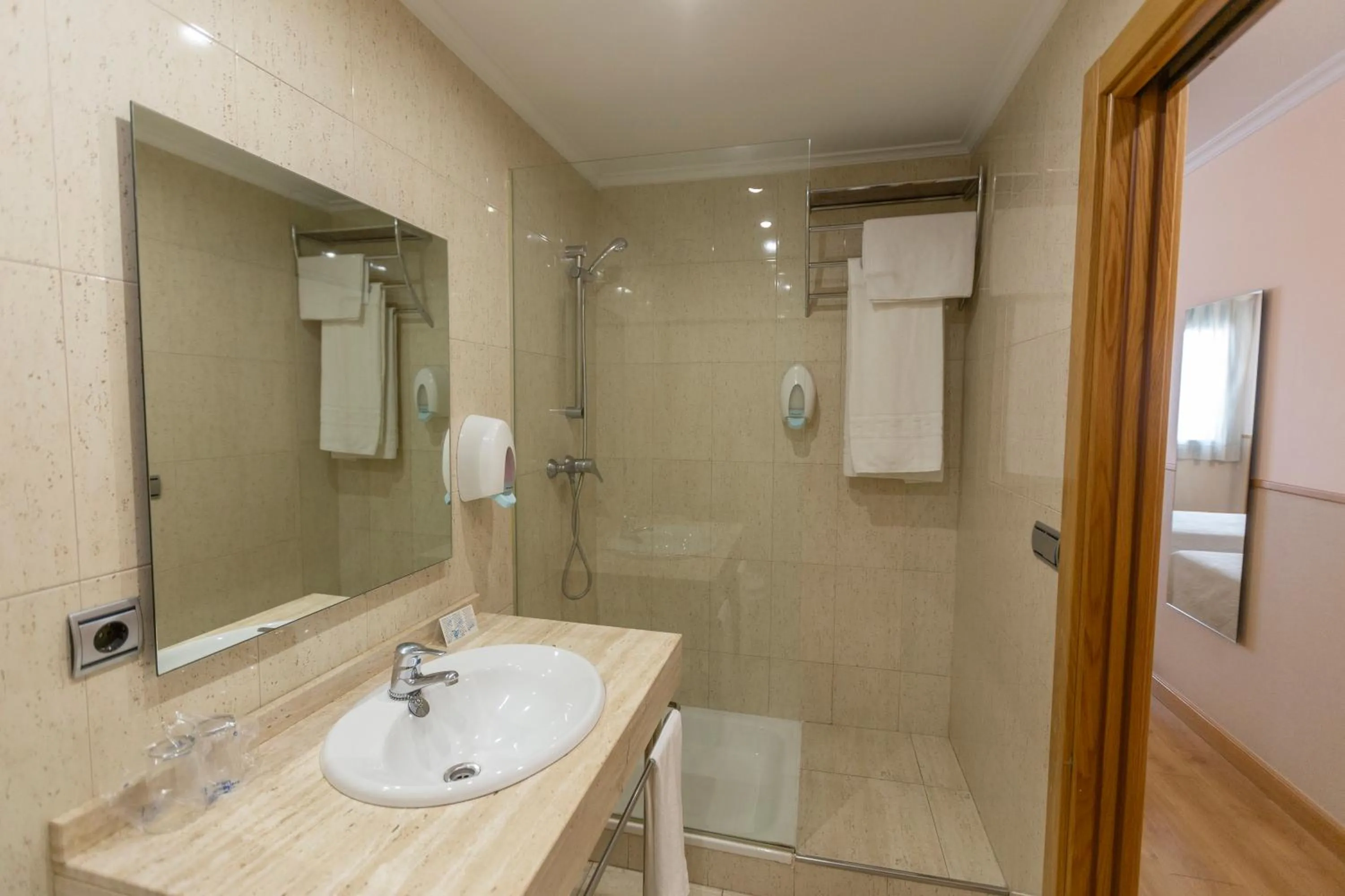 Shower in Andamur San Román