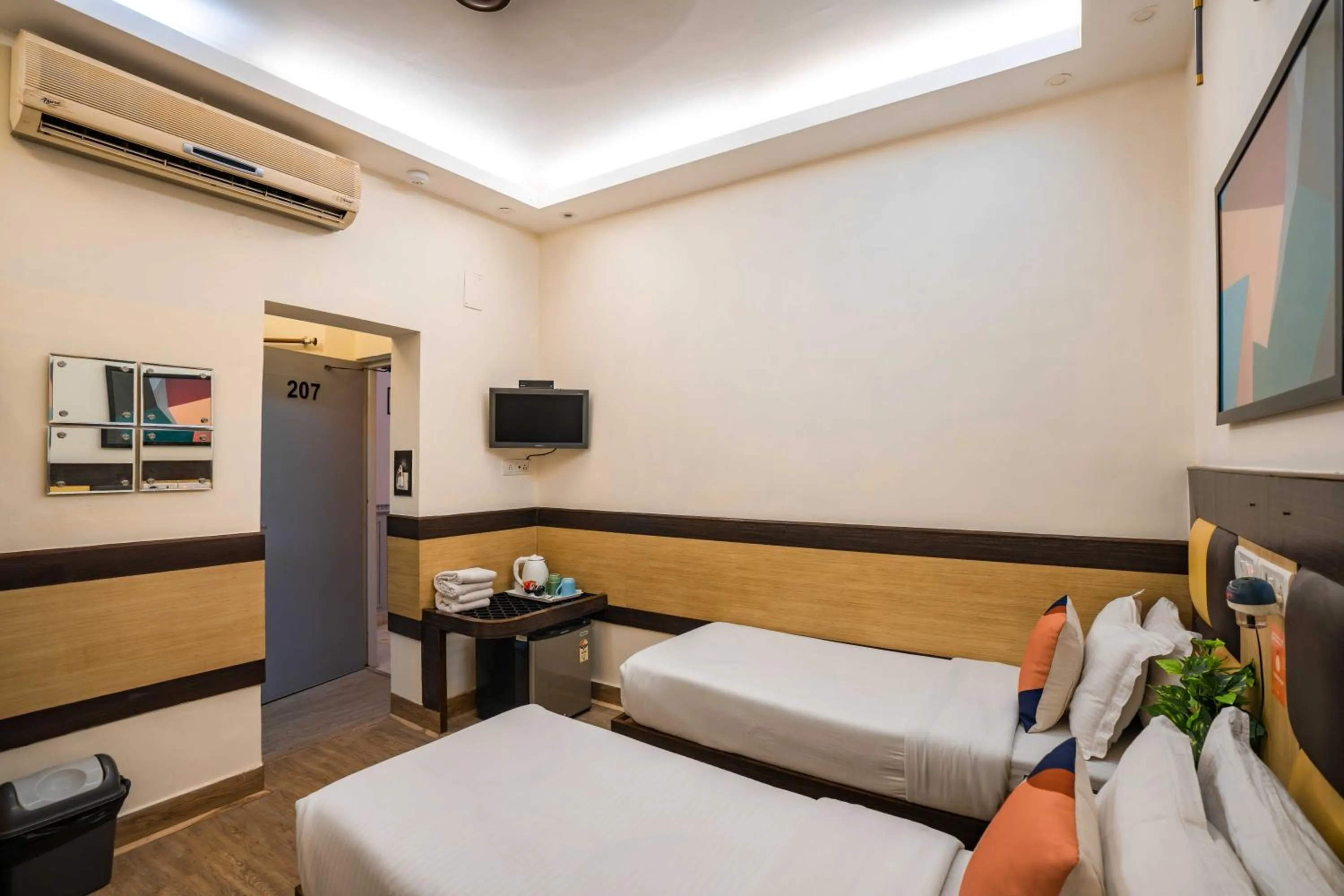 Communal lounge/ TV room in Zostel Delhi