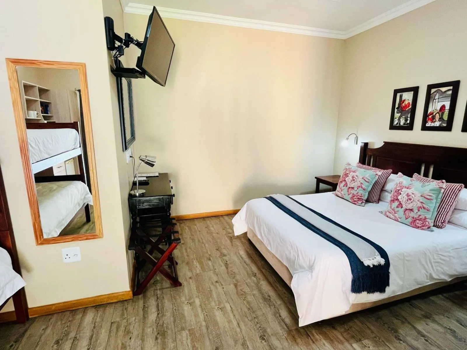 Bedroom, Bed in 17 on Bird Guest House