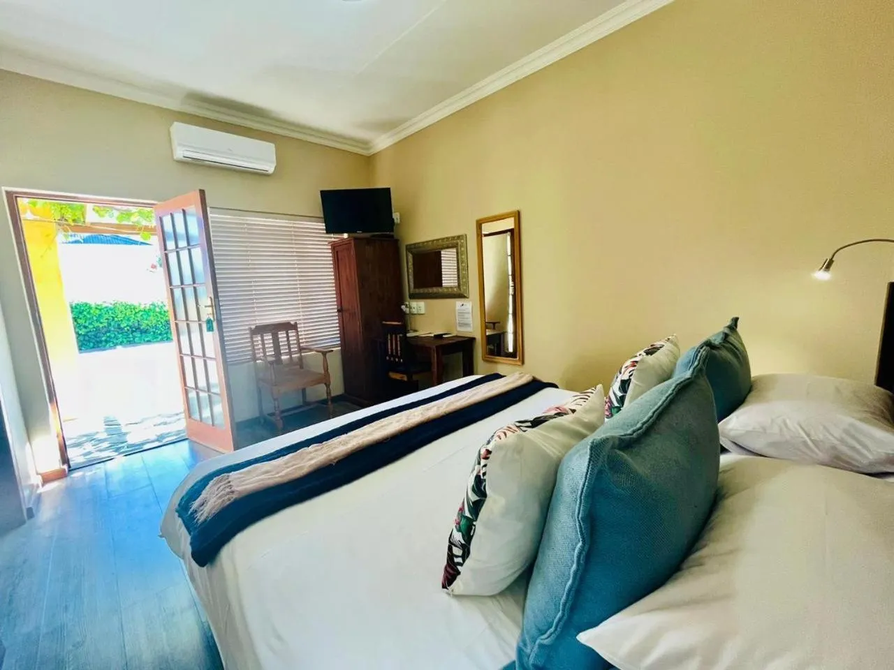 Bedroom, Bed in 17 on Bird Guest House