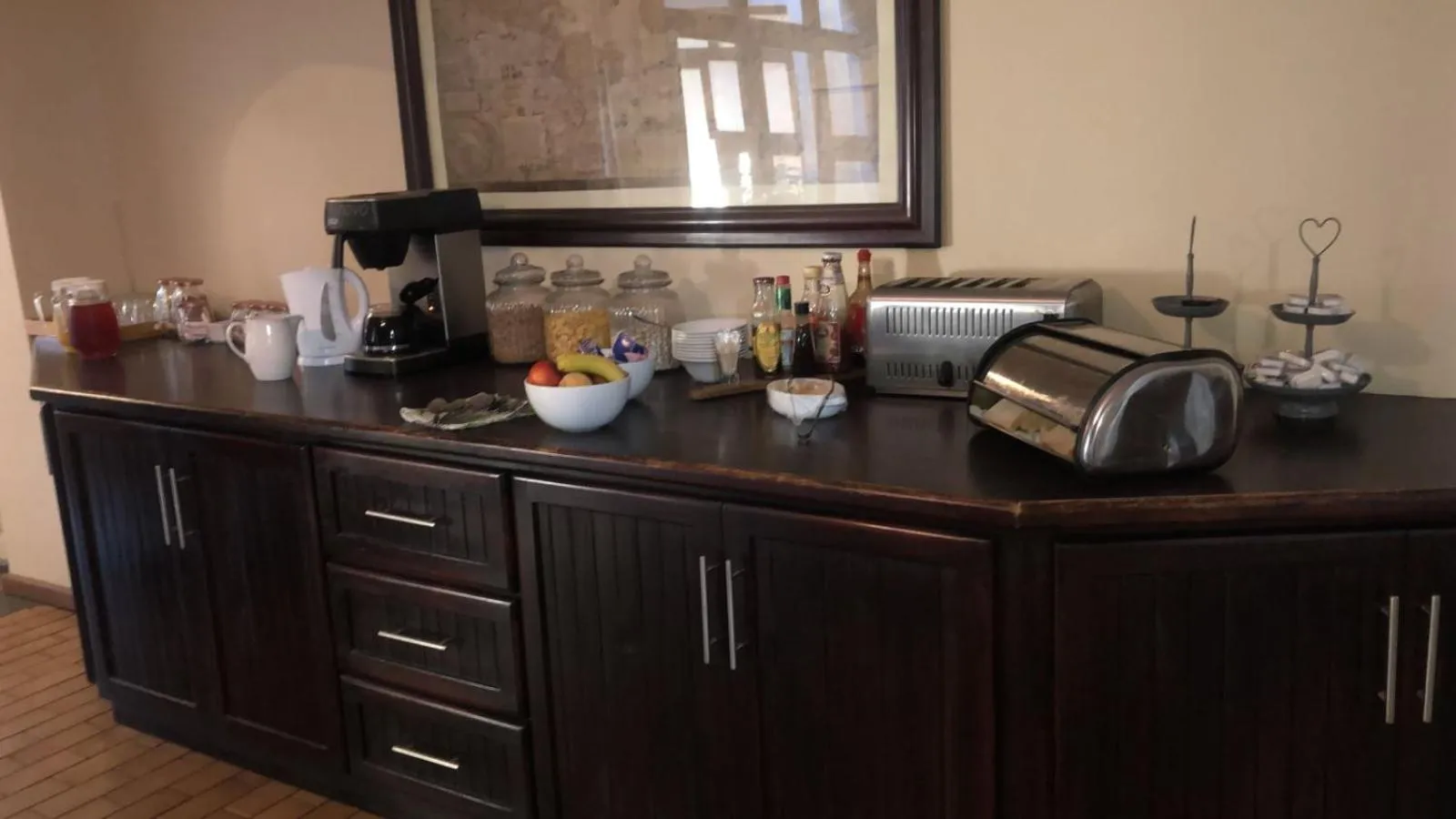 Buffet breakfast in 17 on Bird Guest House