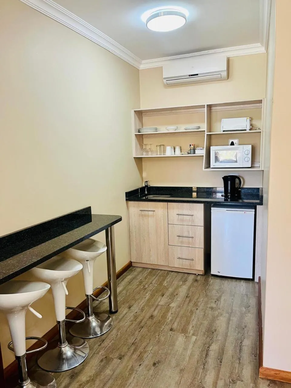 Coffee/tea facilities in 17 on Bird Guest House