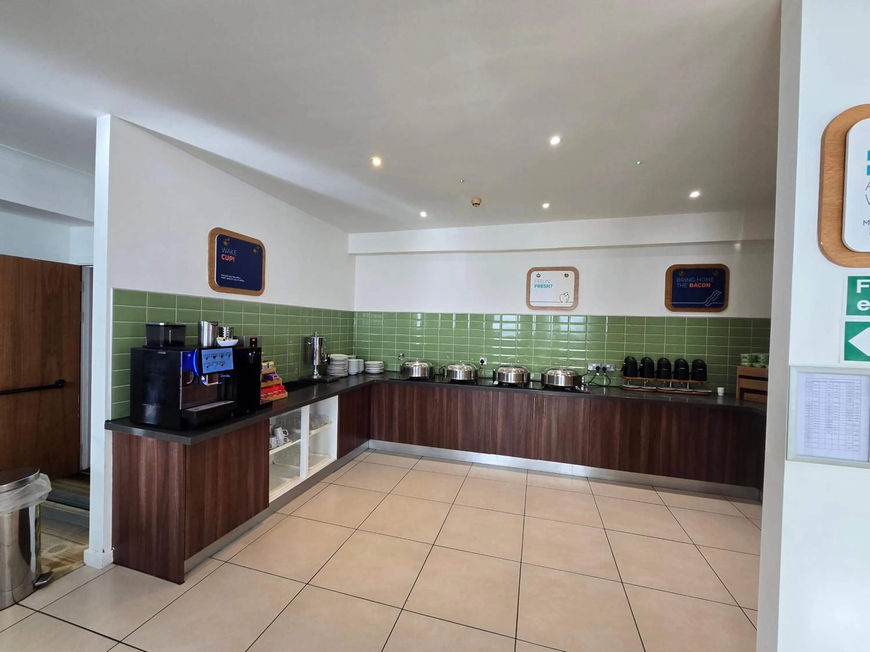 Restaurant/places to eat in Holiday Inn Express Wakefield by IHG