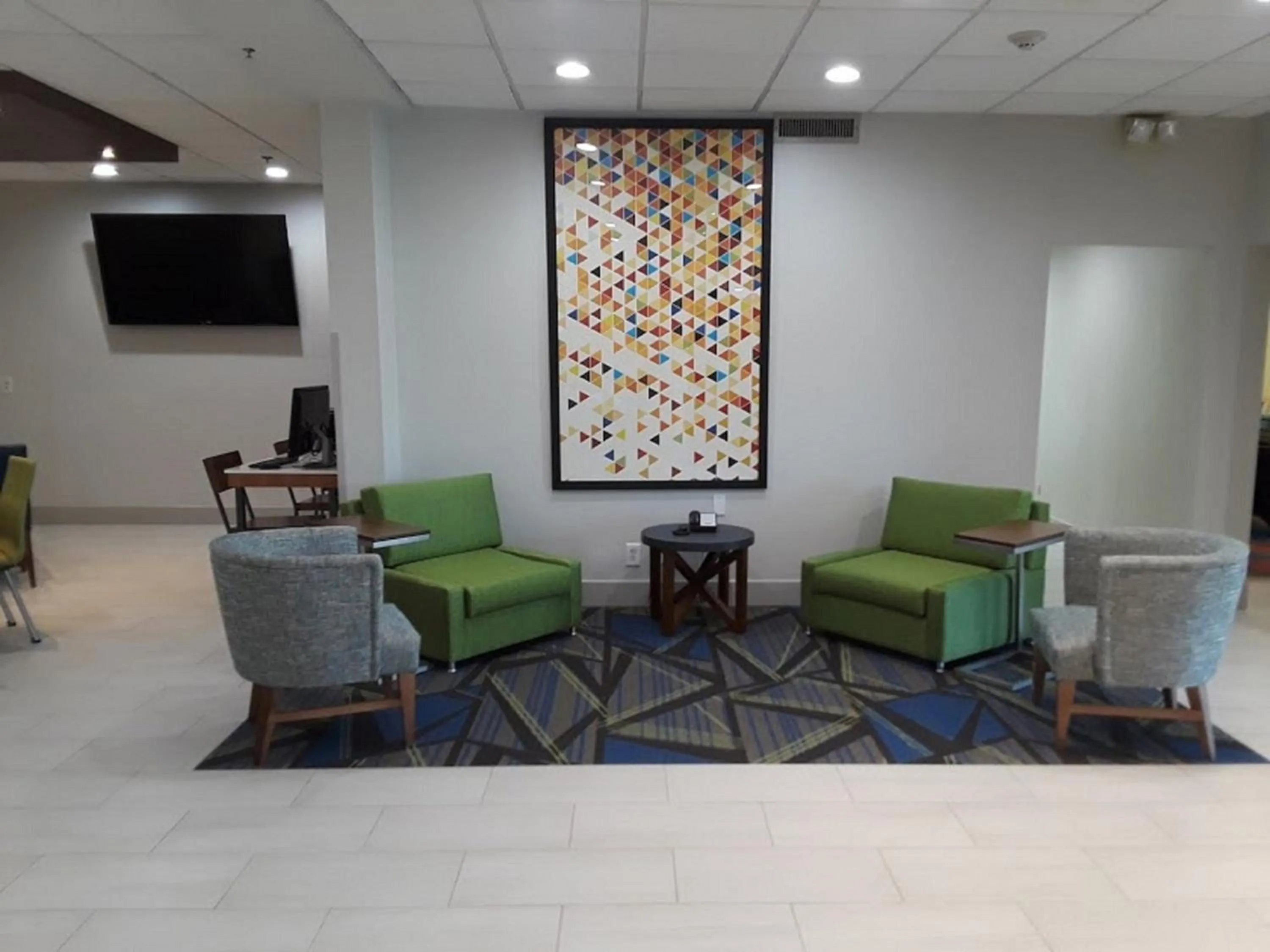 Lobby or reception in Holiday Inn Express Easton by IHG