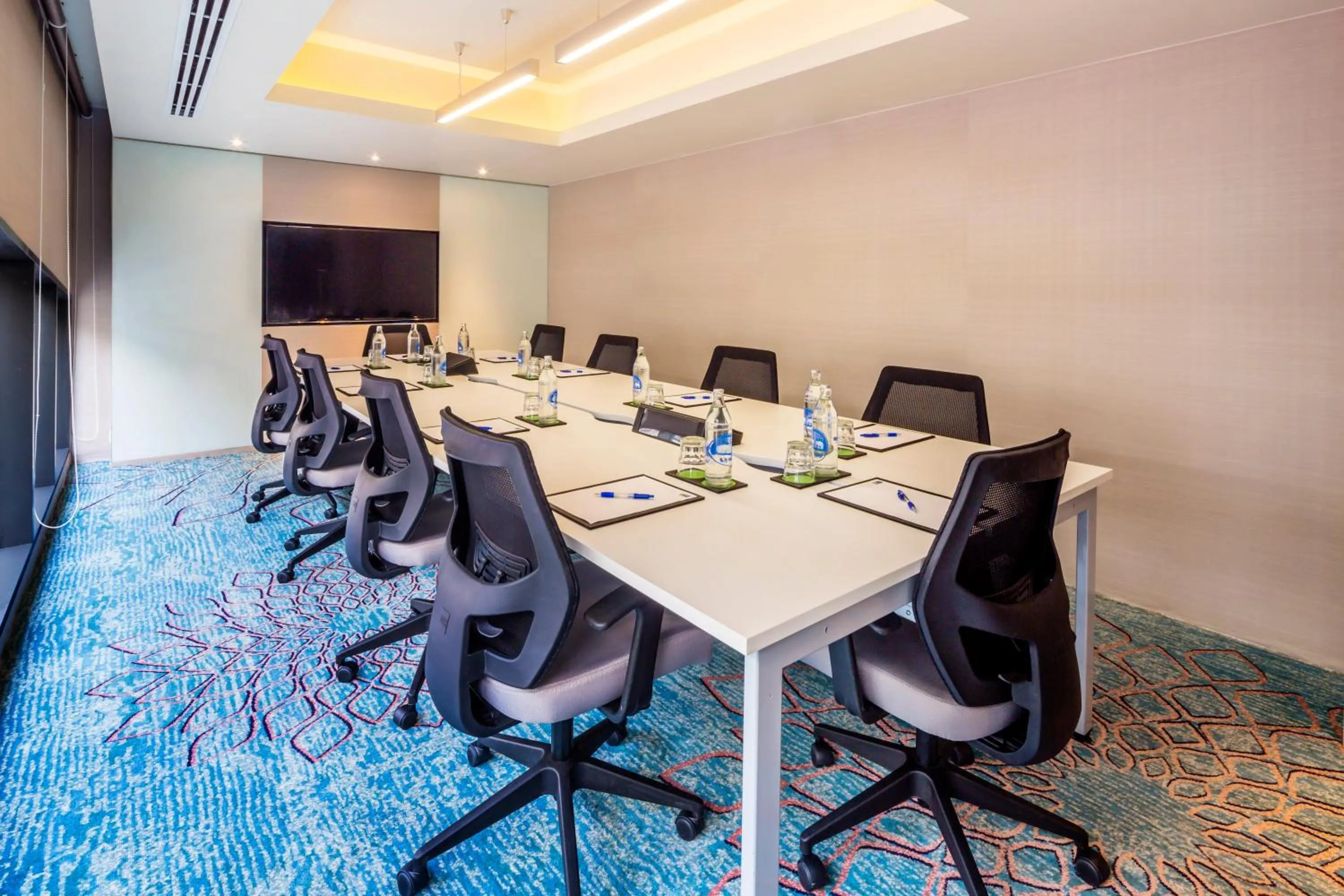 Meeting/conference room in Holiday Inn Express Bangkok Sukhumvit 11 by IHG
