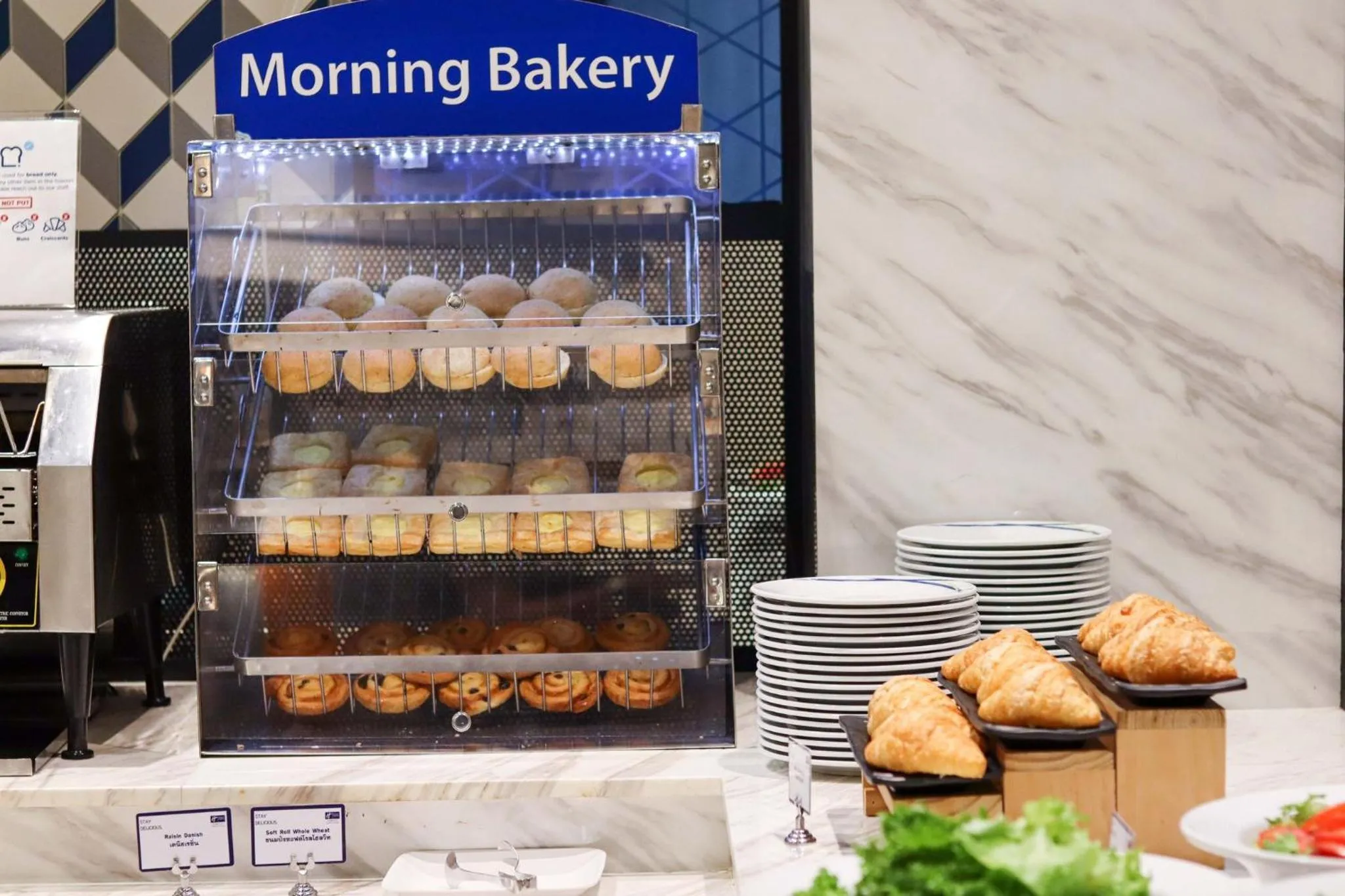 Breakfast in Holiday Inn Express Bangkok Sukhumvit 11 by IHG