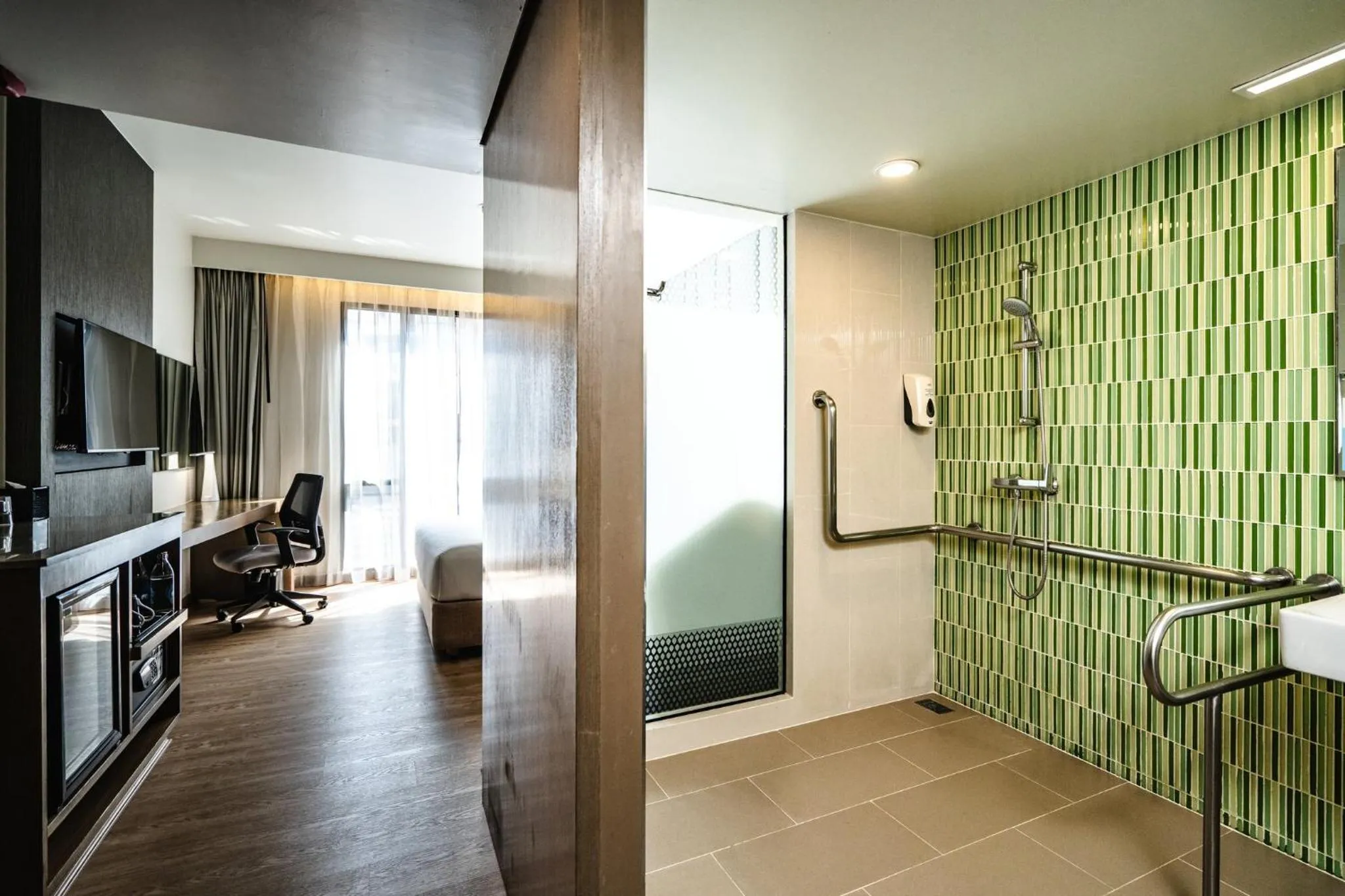 Photo of the whole room in Holiday Inn Express Bangkok Sukhumvit 11 by IHG