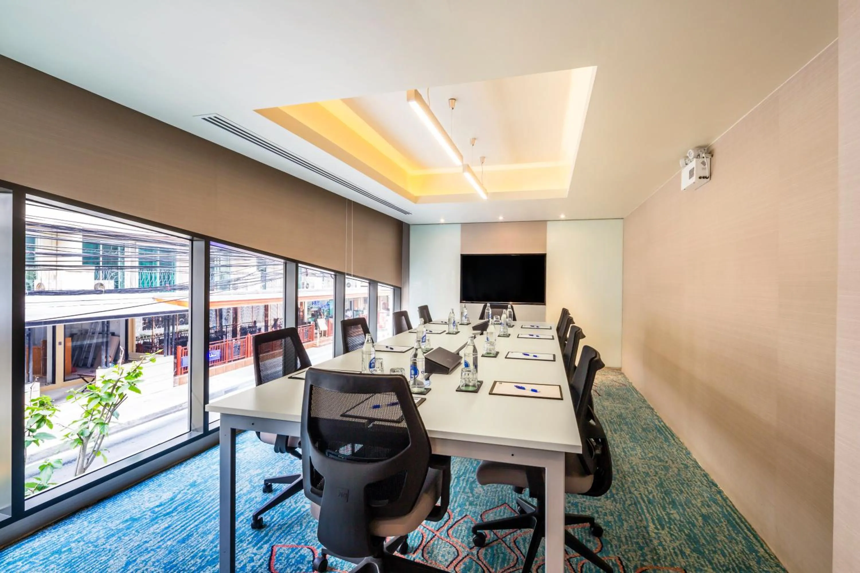 Meeting/conference room in Holiday Inn Express Bangkok Sukhumvit 11 by IHG