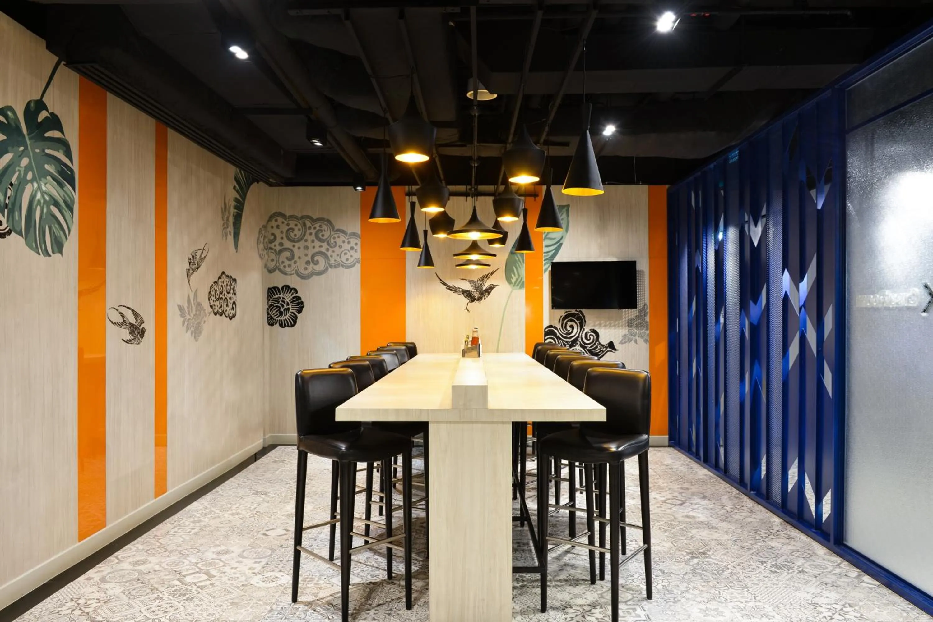 Meeting/conference room in Holiday Inn Express Bangkok Sukhumvit 11 by IHG