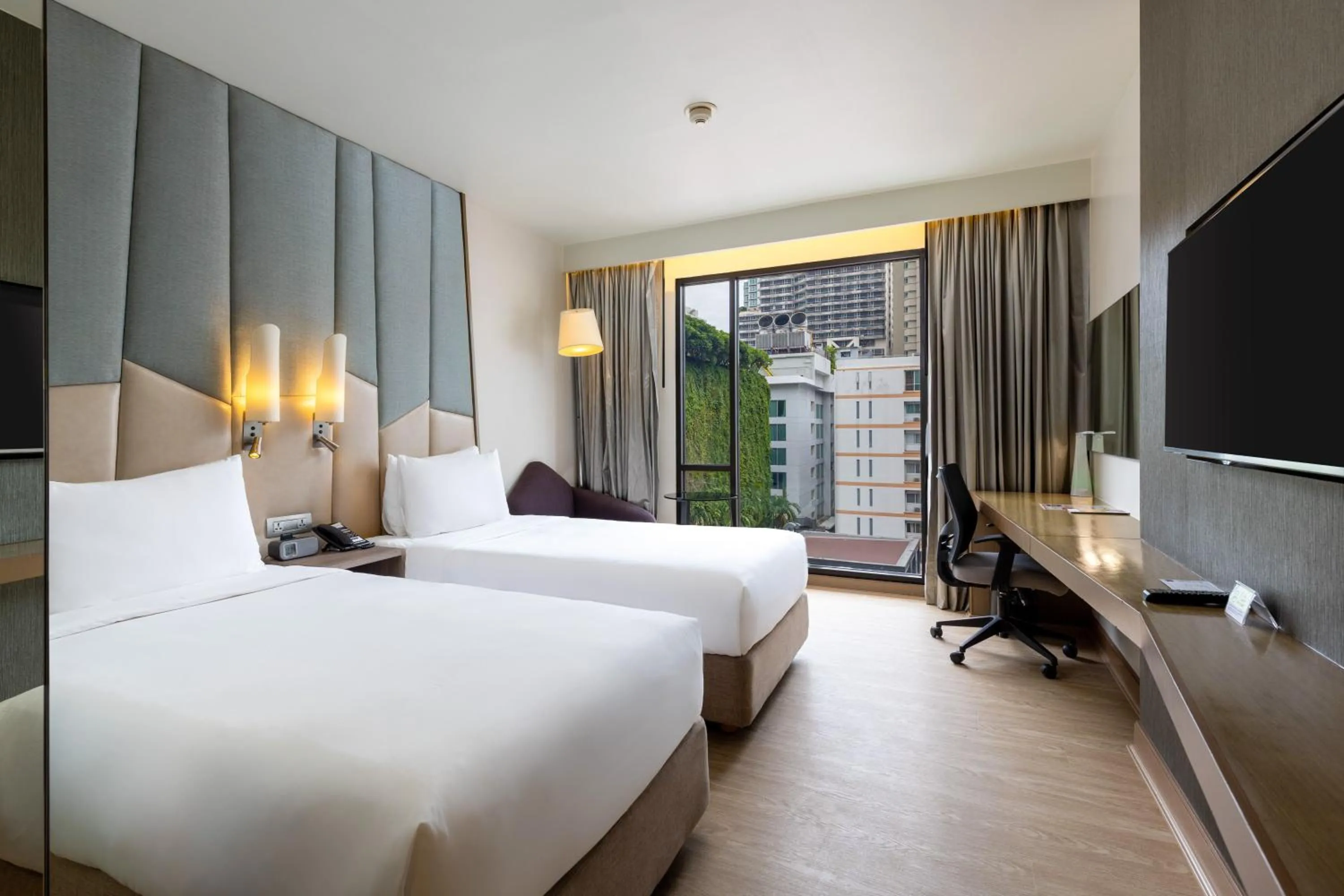 Bed in Holiday Inn Express Bangkok Sukhumvit 11 by IHG