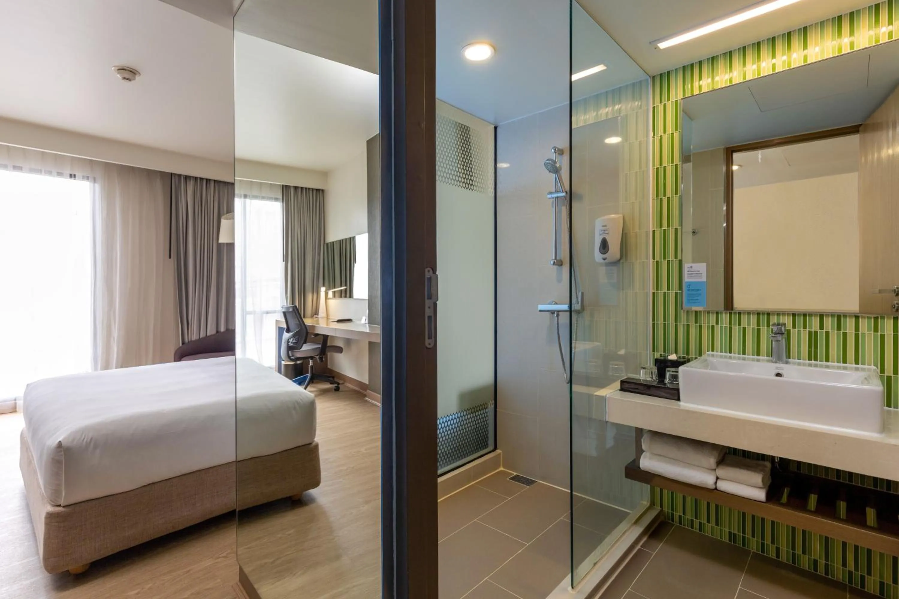 Bed in Holiday Inn Express Bangkok Sukhumvit 11 by IHG