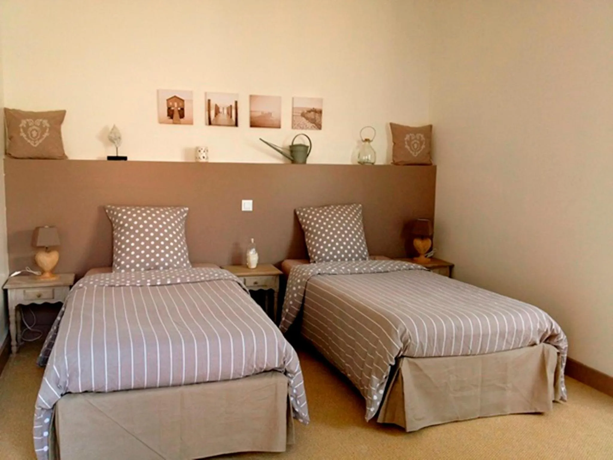 Photo of the whole room, Bed in Hotel Les Voyageurs